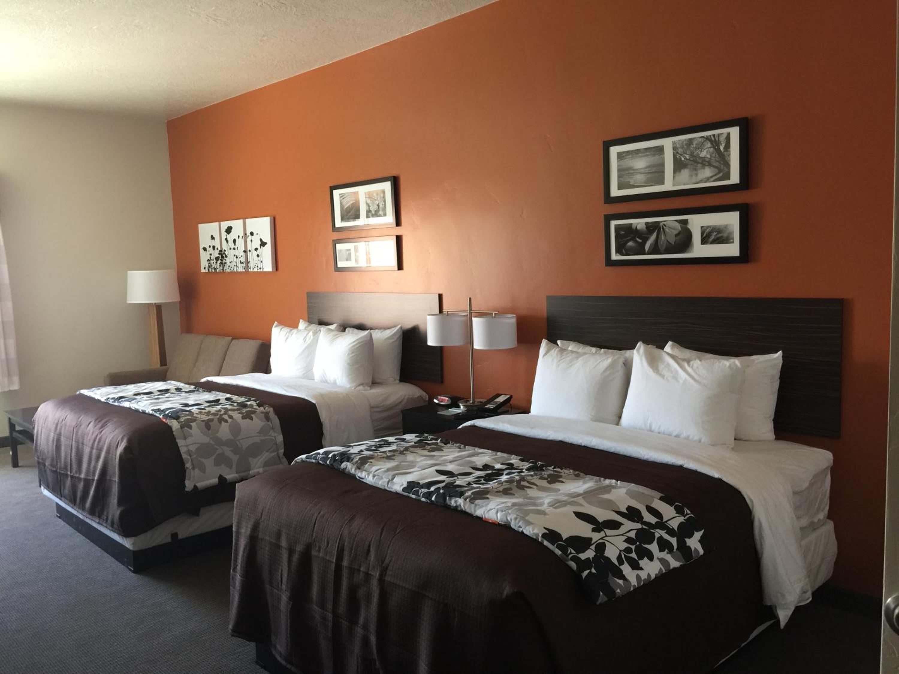 Queen Room with Two Queen Beds and Sofabed - Non-Smoking