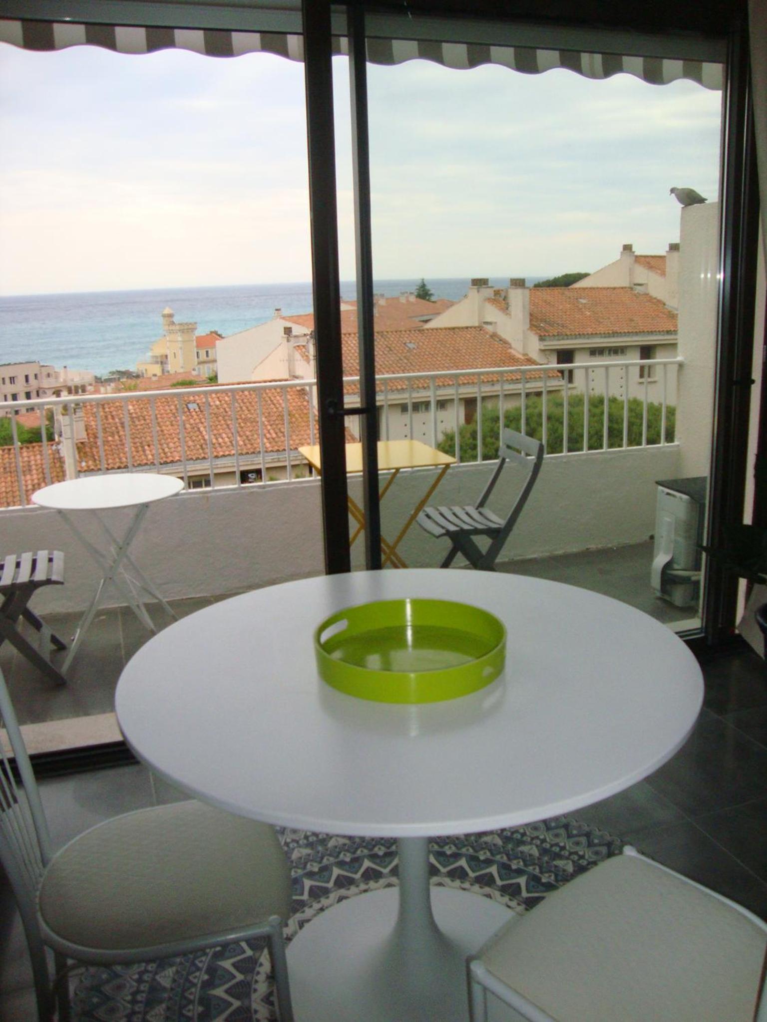 Apartment with Sea View photo 2