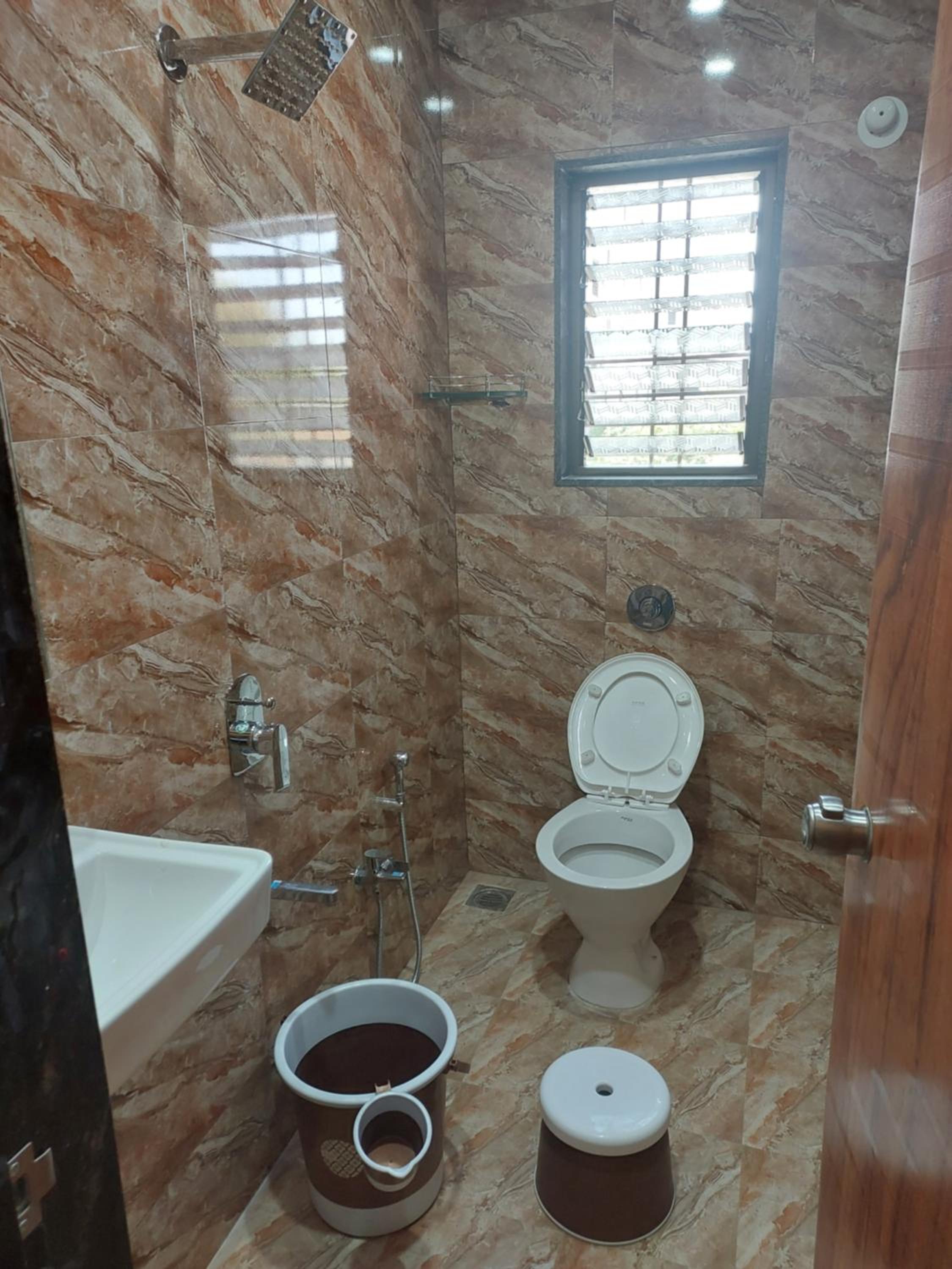 Deluxe Family Suite - Photo 11