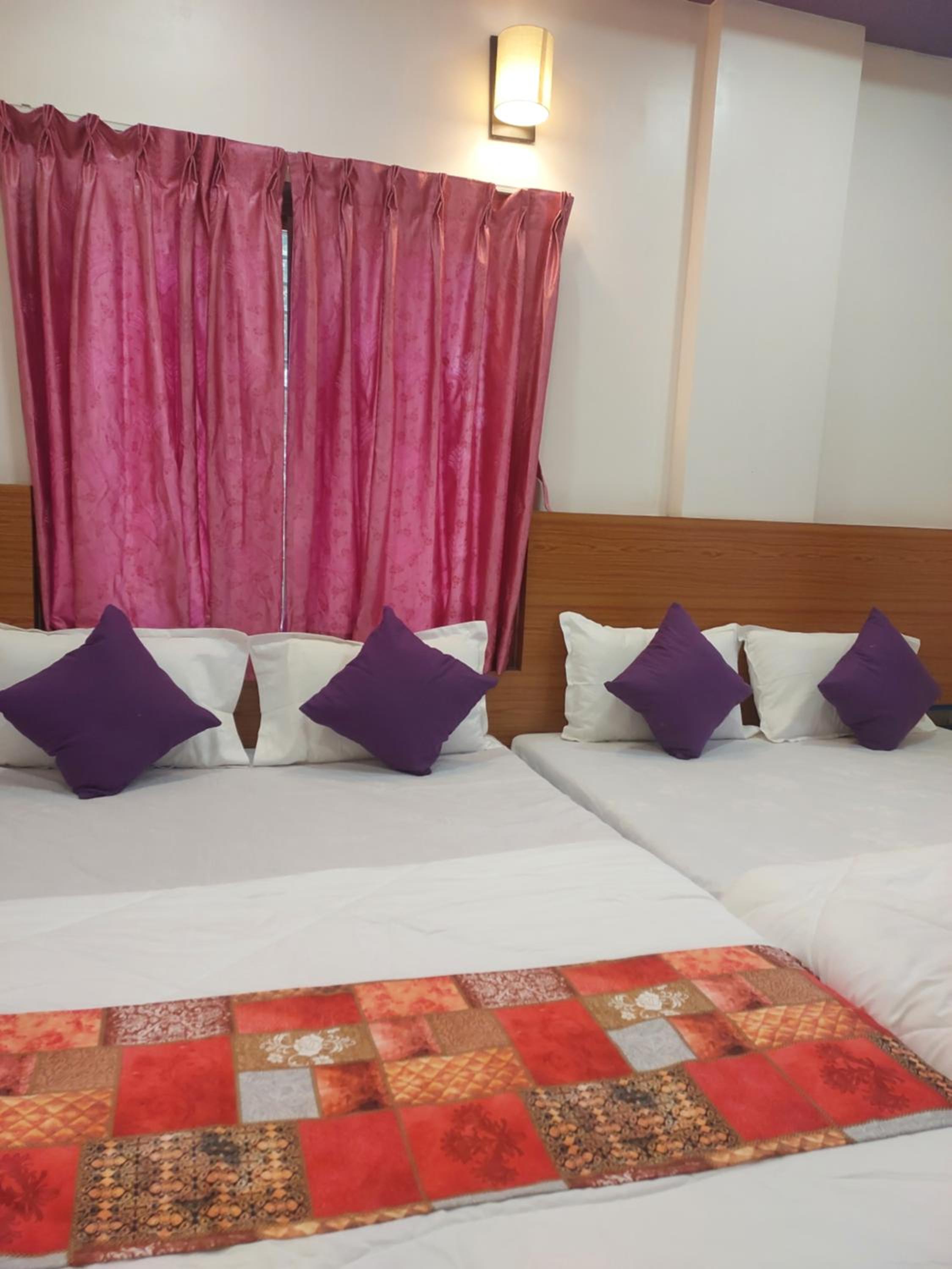 Deluxe Family Suite - Photo 22