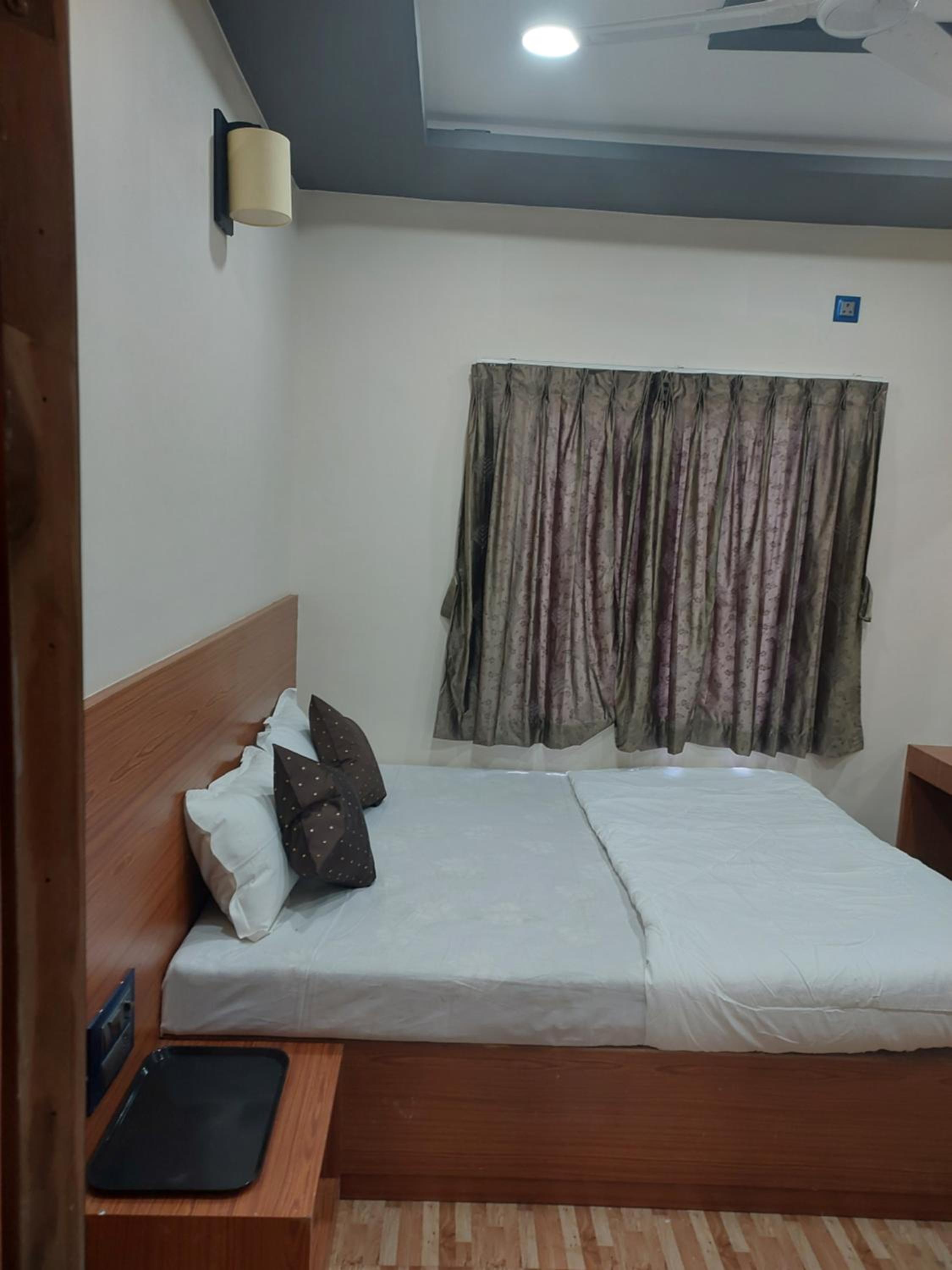 Deluxe Family Suite - Photo 19