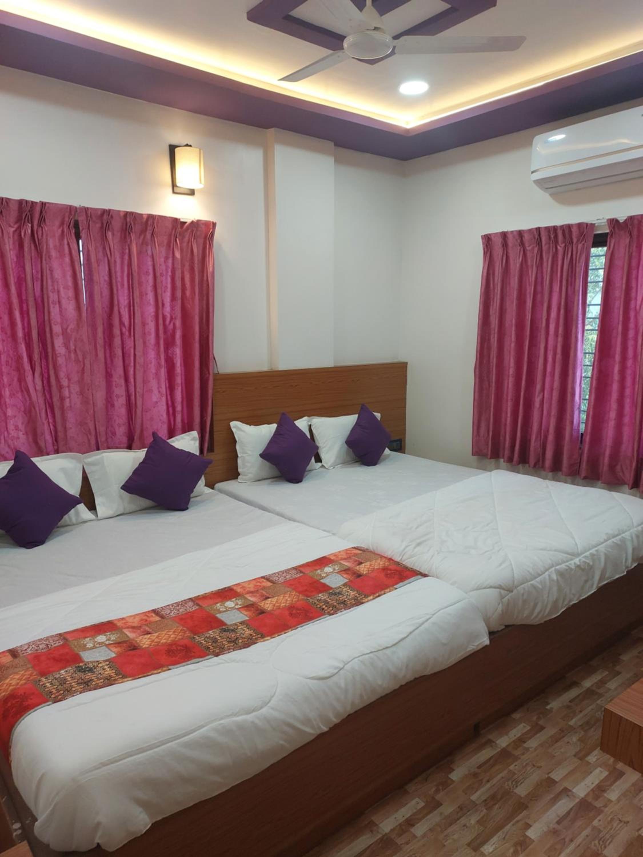 Deluxe Family Suite - Photo 21