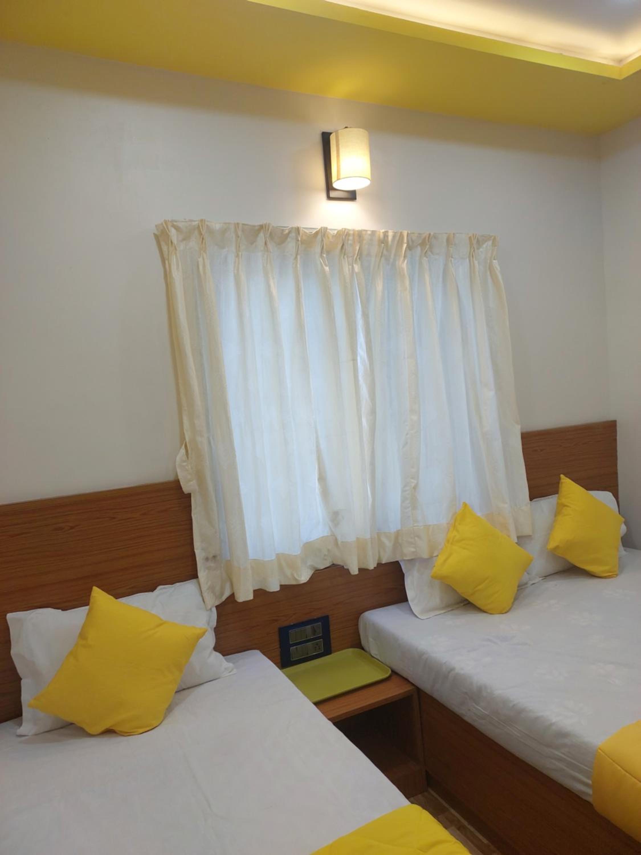Deluxe Family Suite - Photo 24