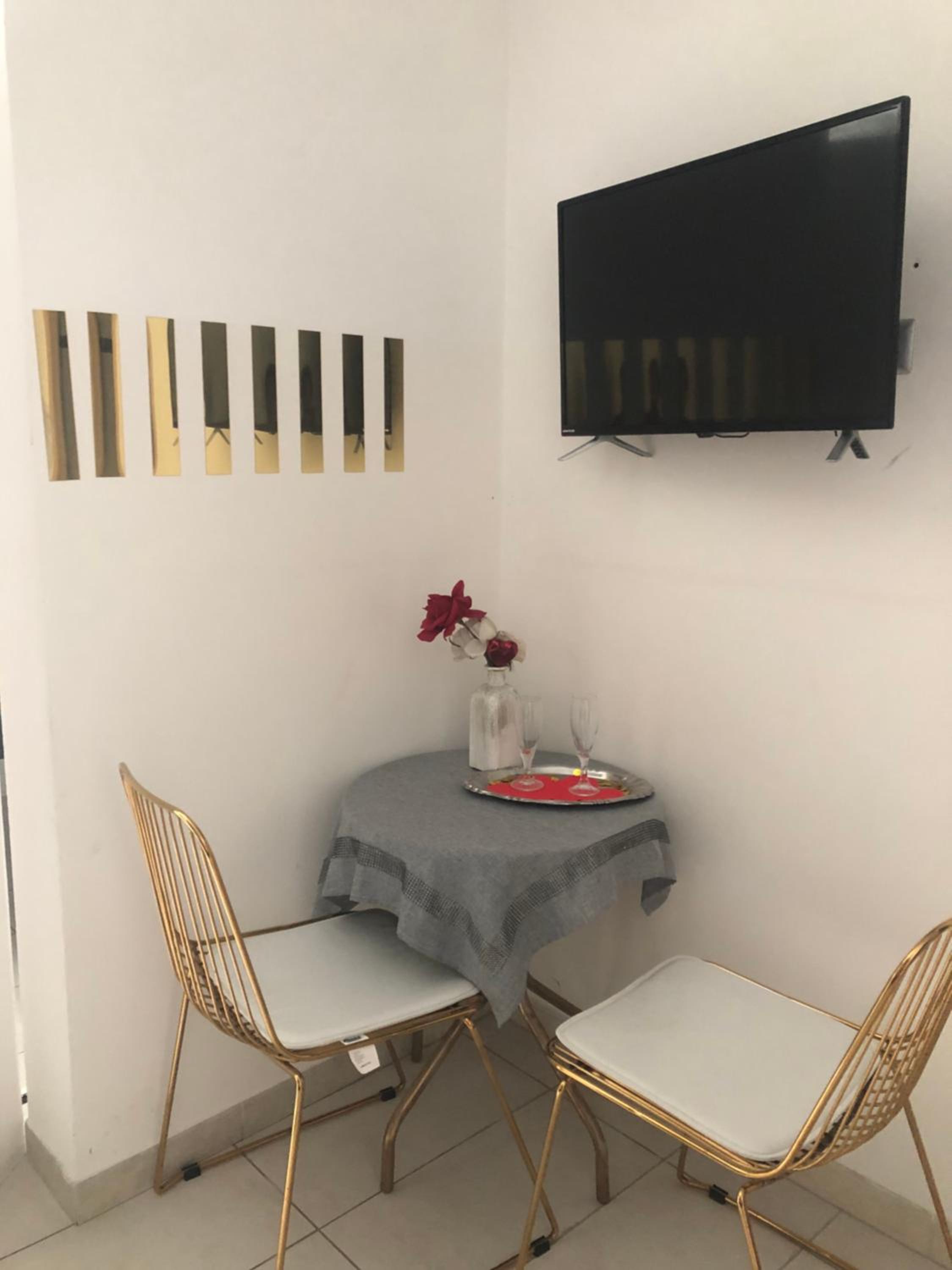 Deluxe Family Room - Photo 2