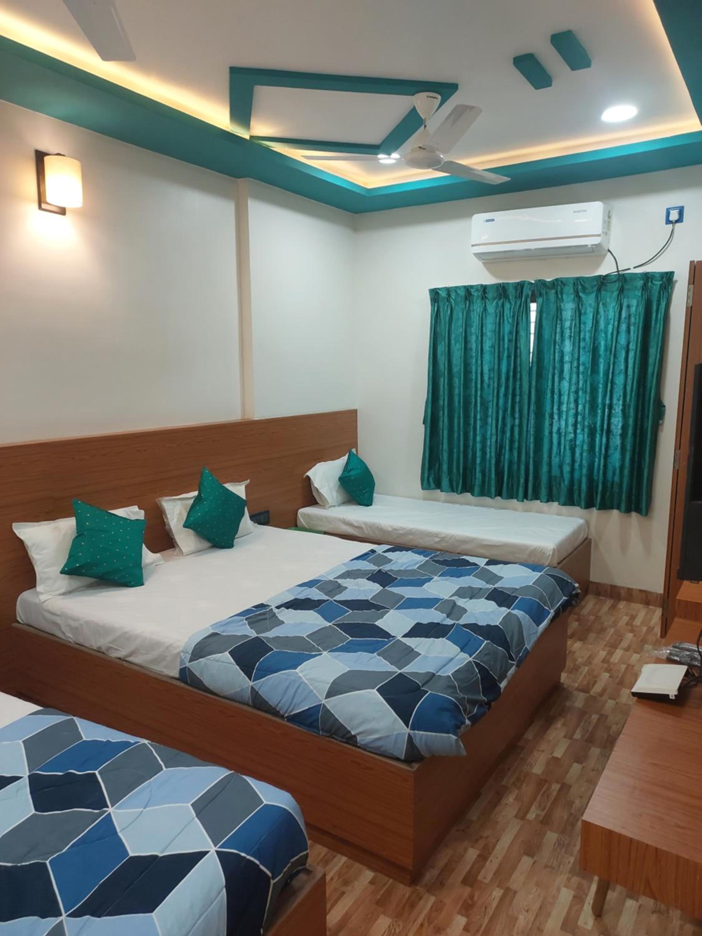 Economy Quadruple Room - Photo 57