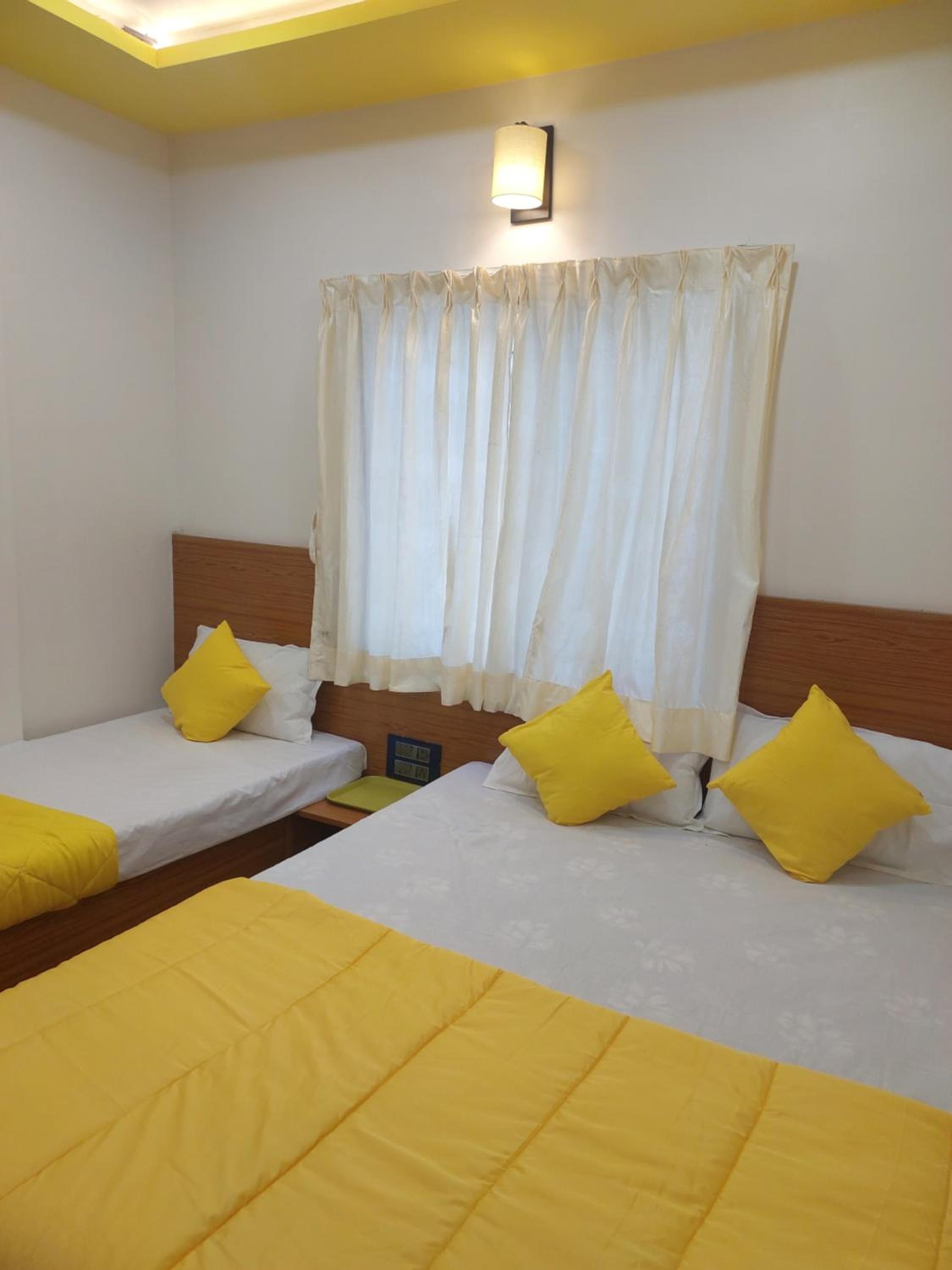 Deluxe Family Suite - Photo 26