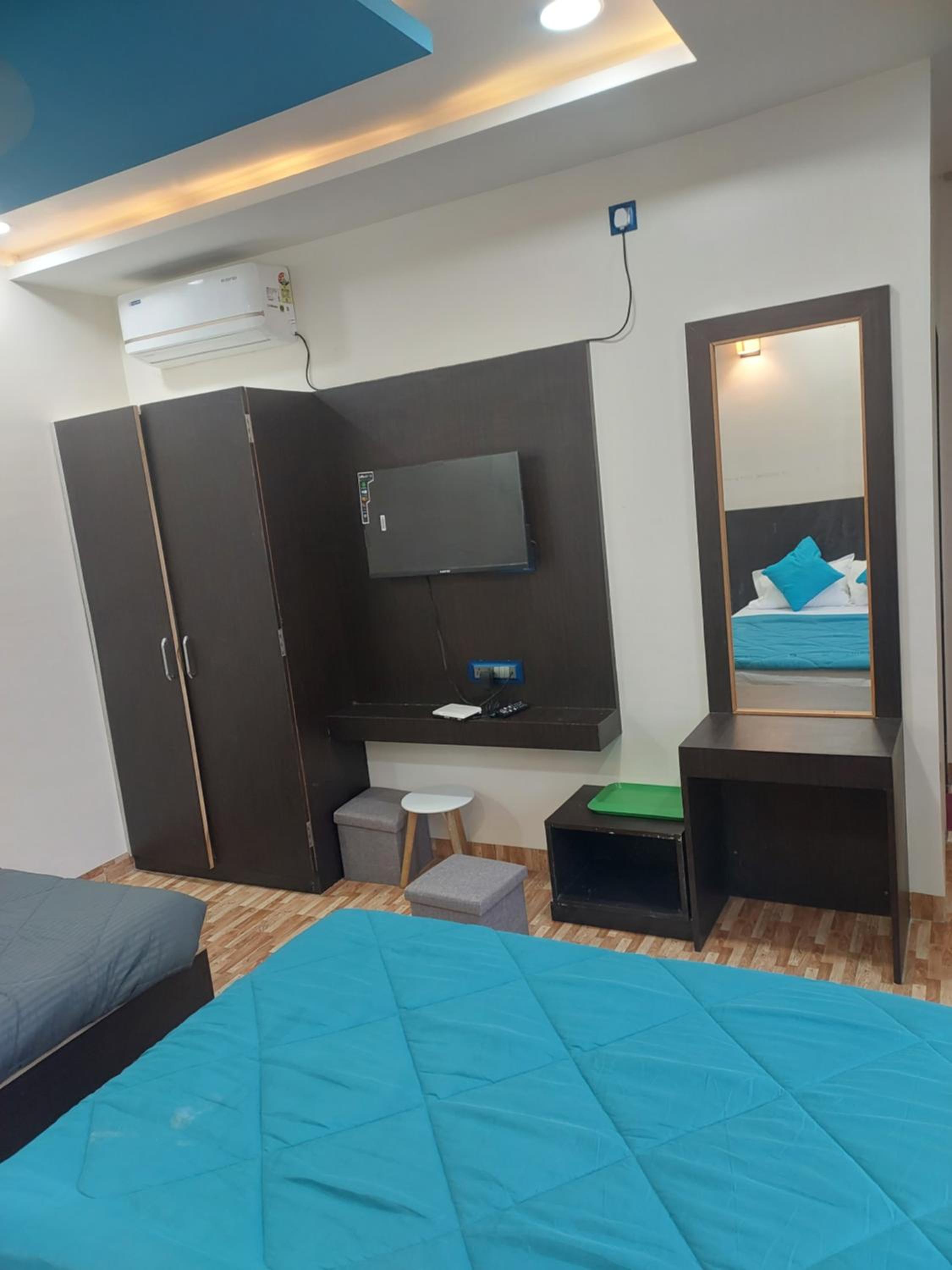 Deluxe Family Suite - Photo 28