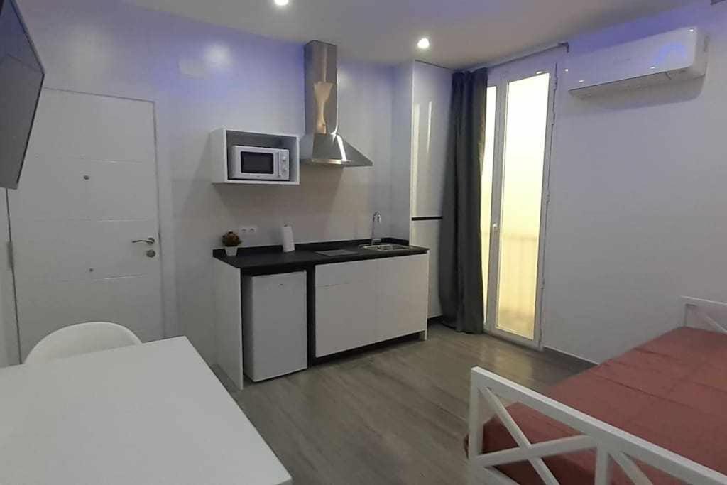One-Bedroom Apartment photo 2