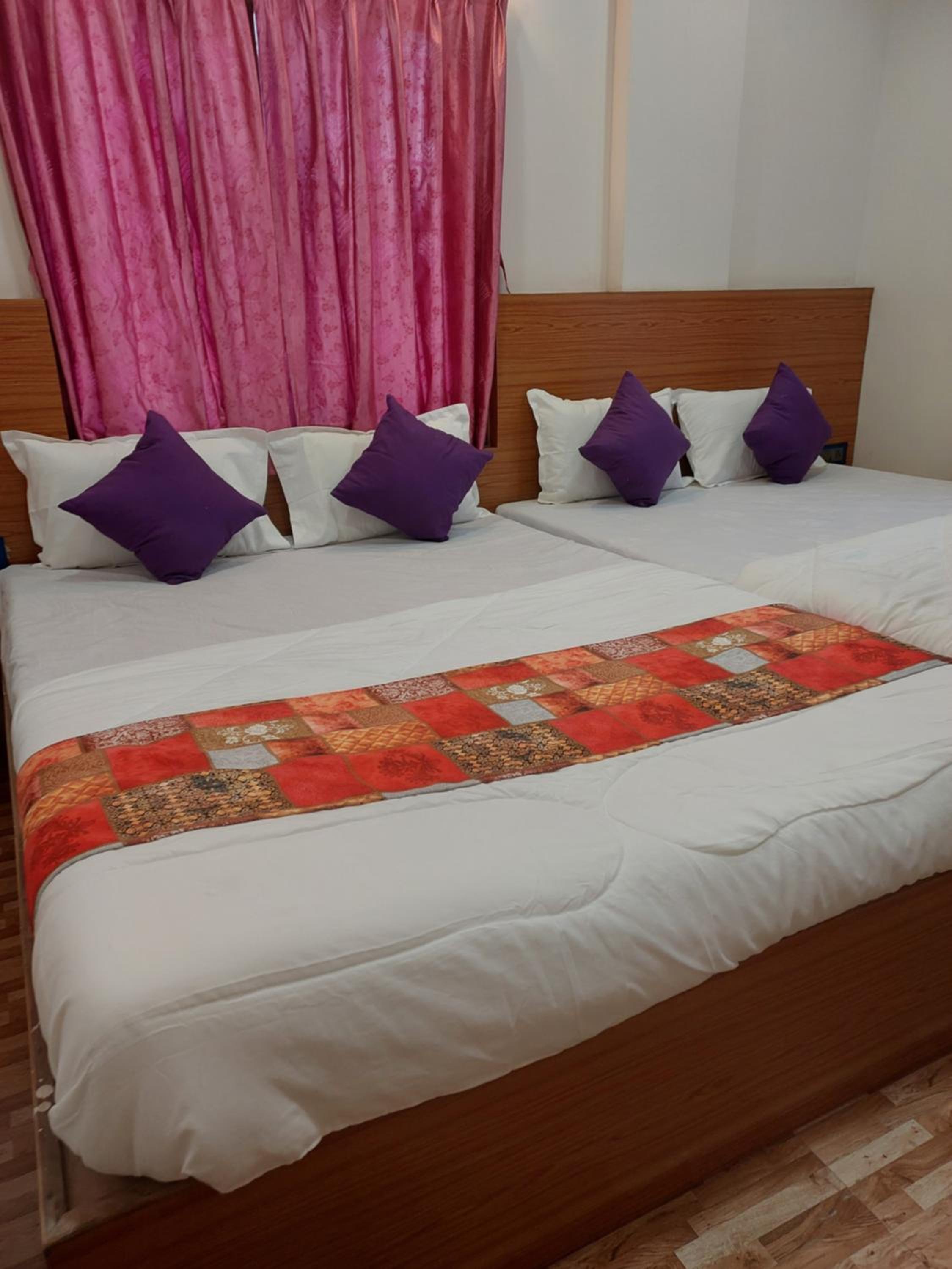 Deluxe Family Suite - Photo 23
