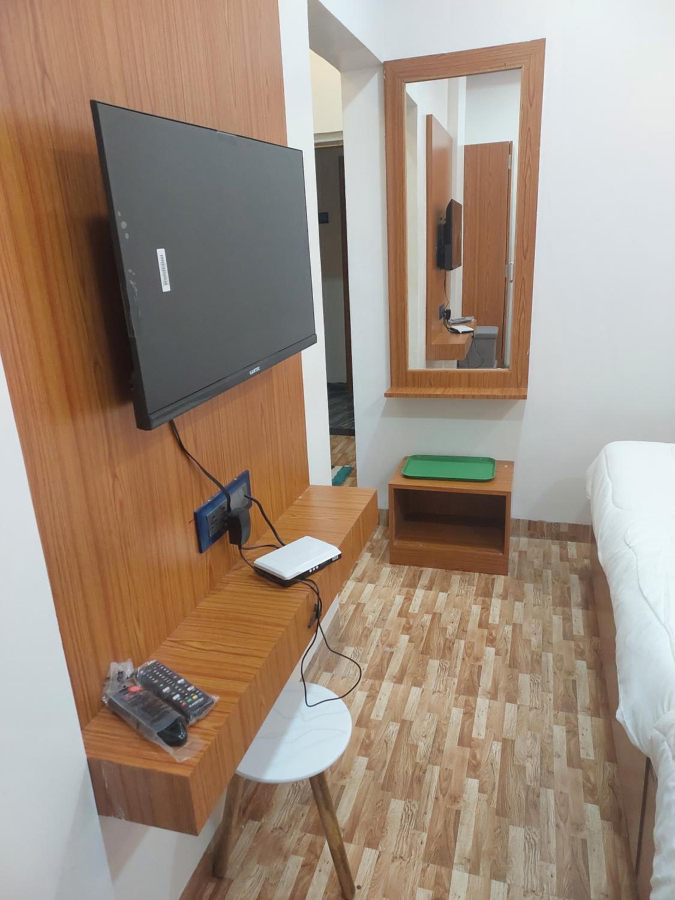 Deluxe Family Suite - Photo 16