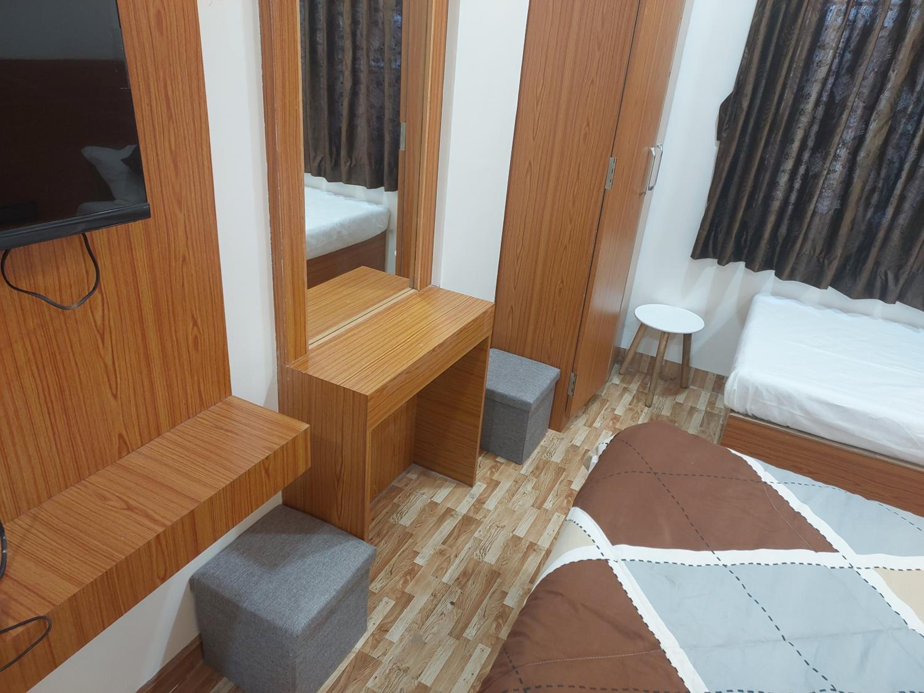 Deluxe Family Suite - Photo 14