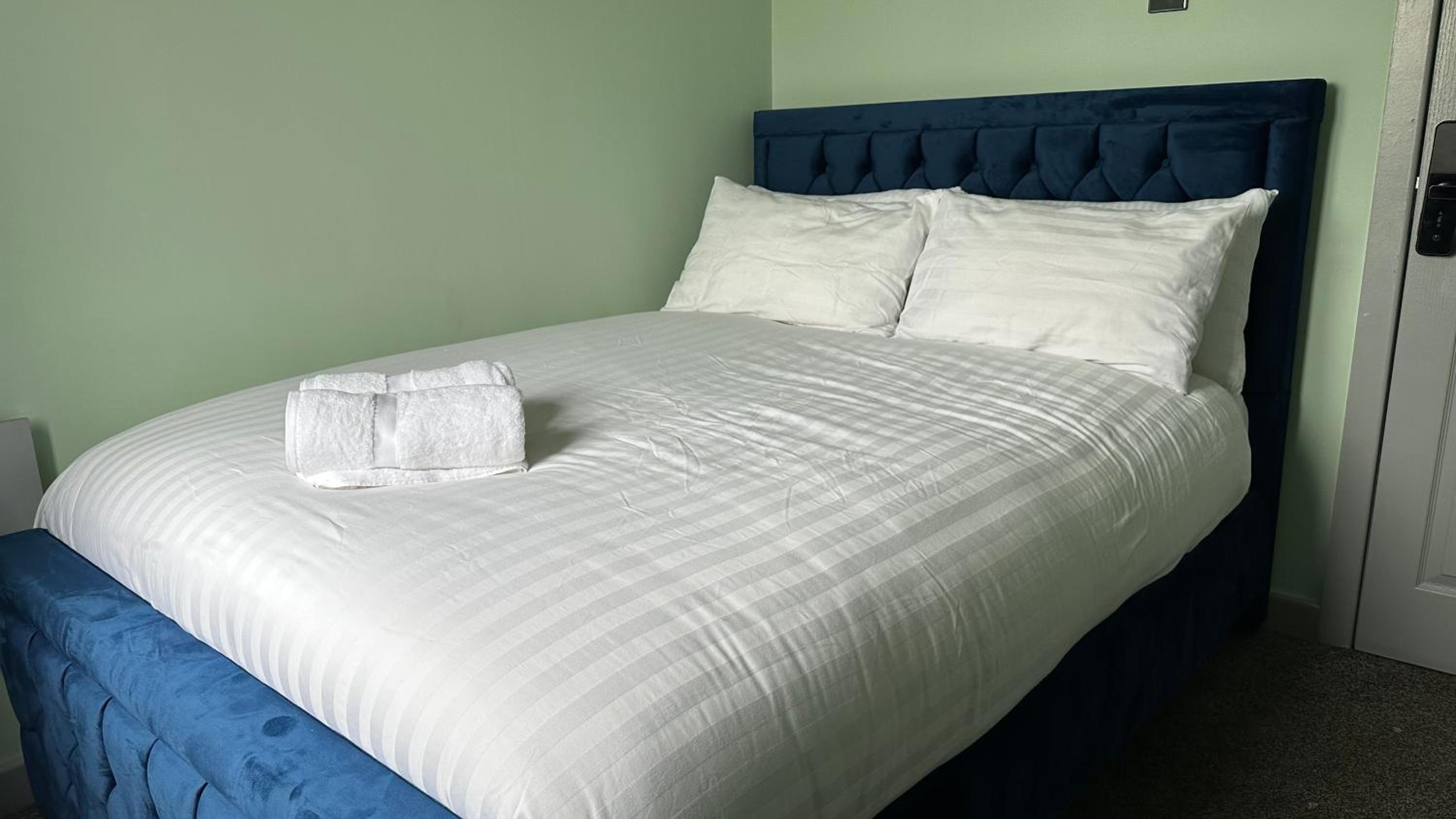 Double Room - Photo 10