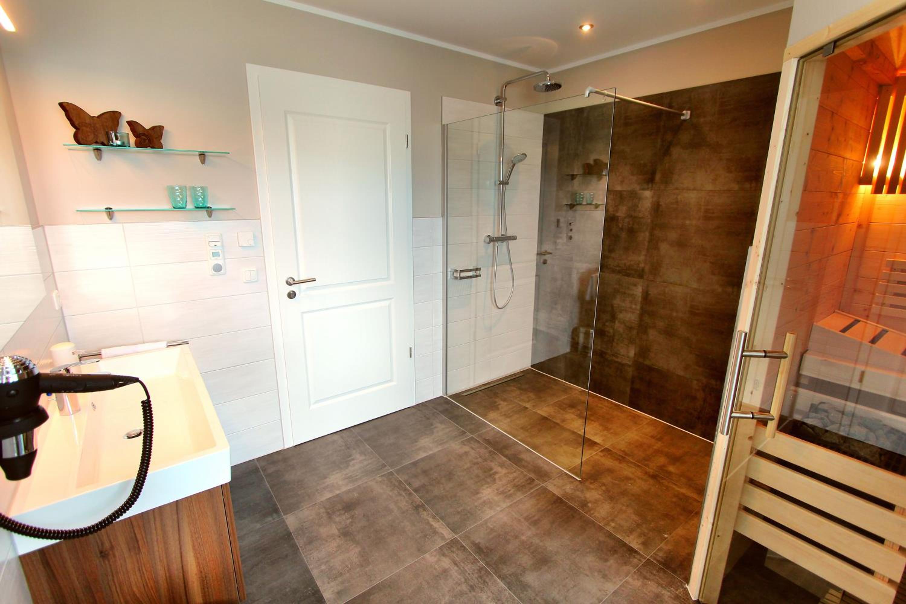 Three-Bedroom House photo 2