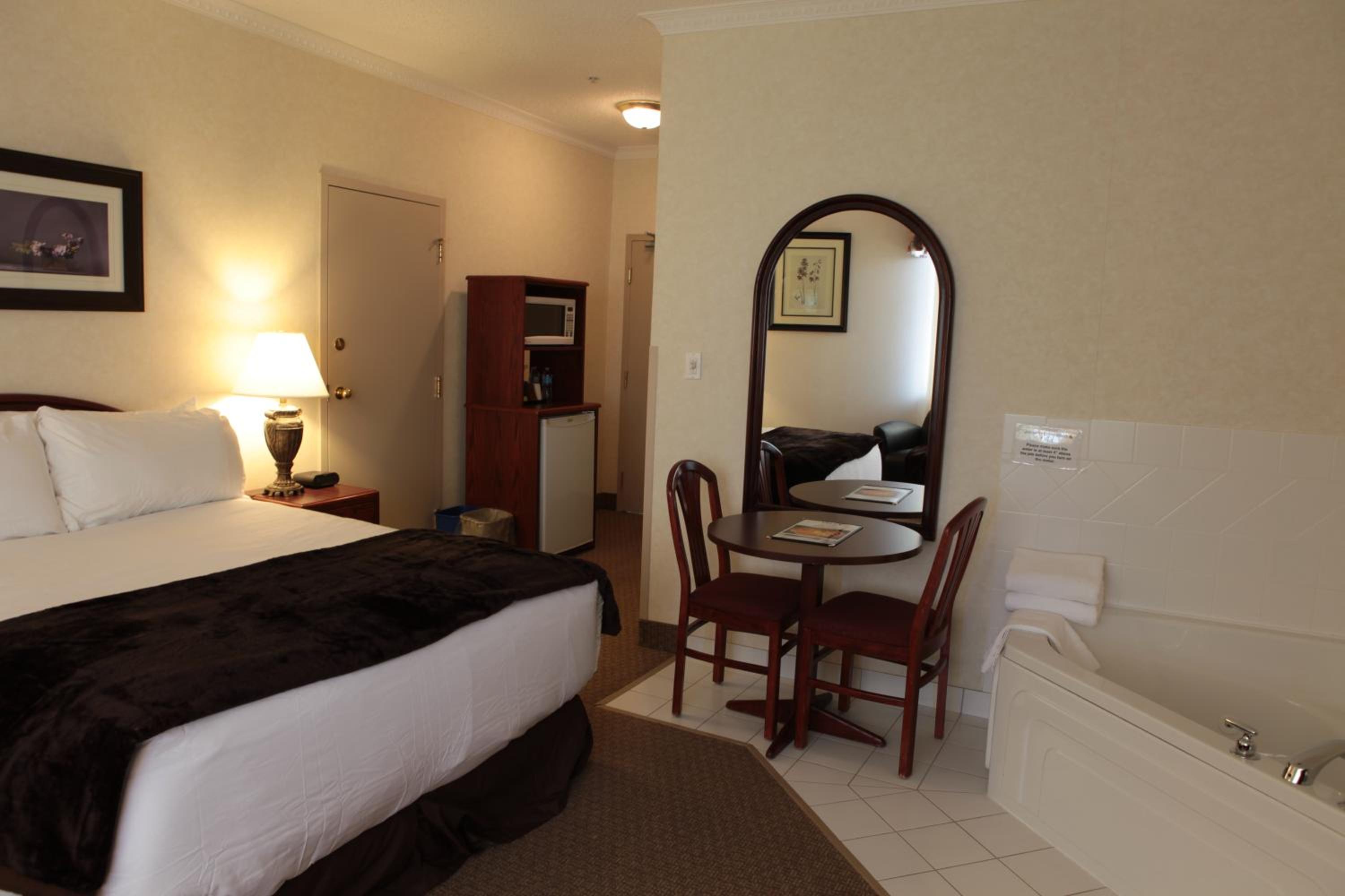 Queen Room with Spa Bath photo 1