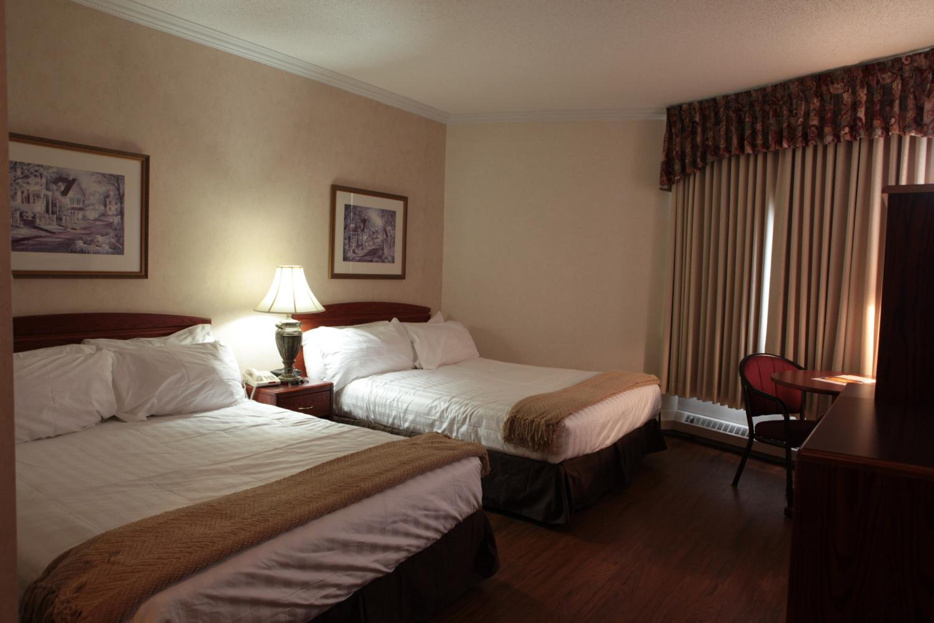 Double Room with Two Double Beds photo 1