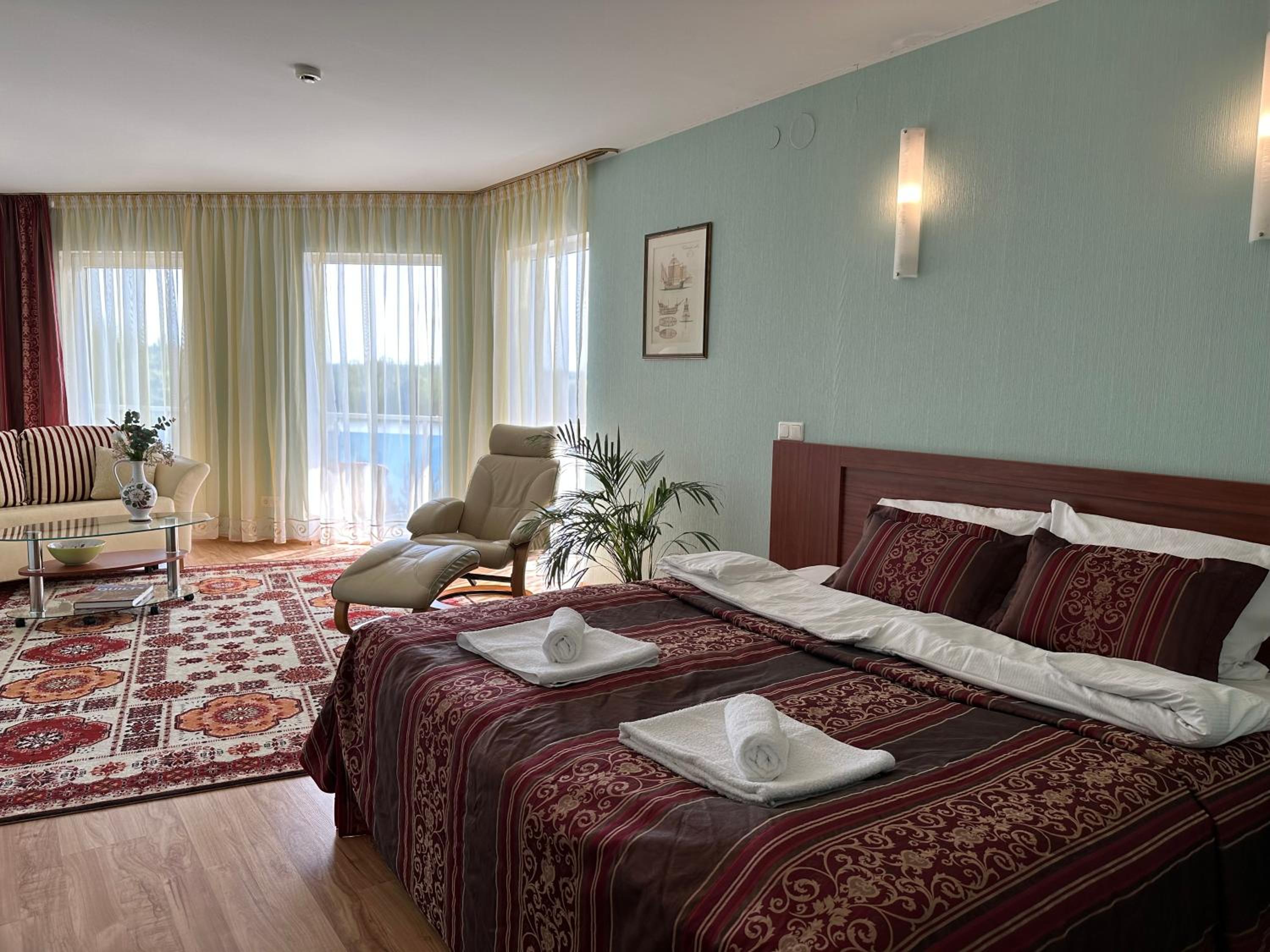 Deluxe Double Or Twin Room With Lake View photo 1