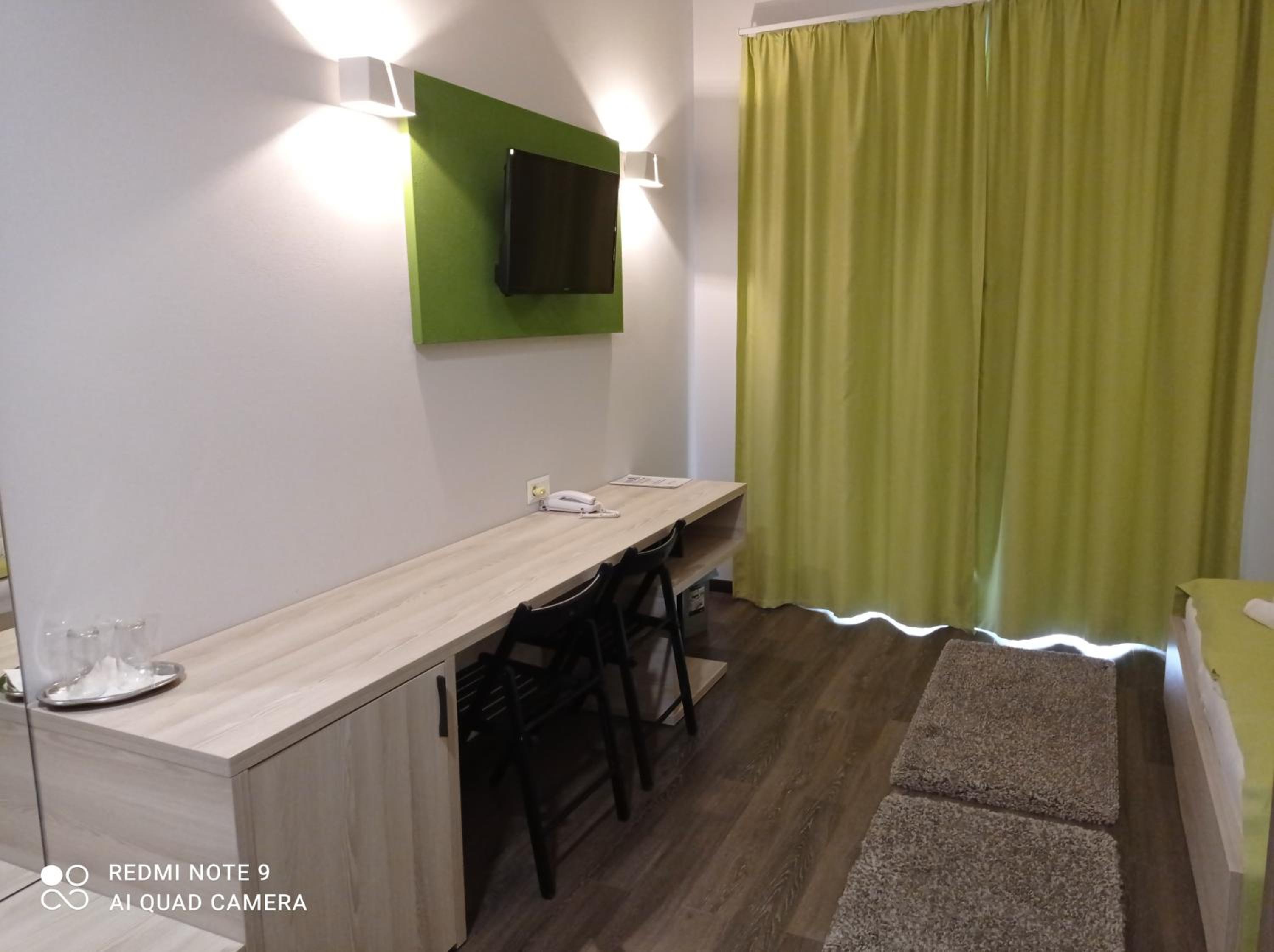 Twin Room - Disability Access - Photo 4