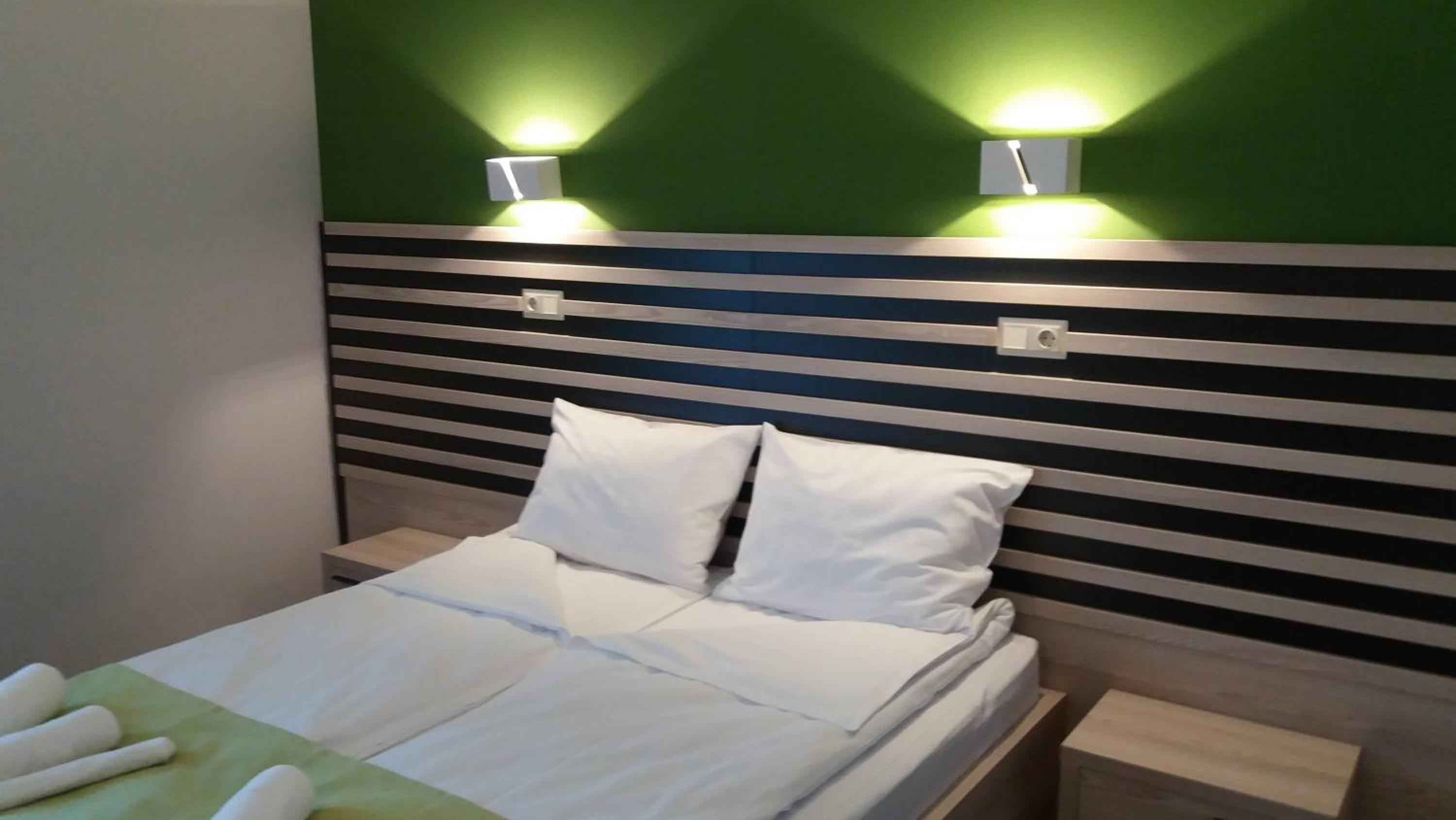 Double Room with Balcony - Photo 2