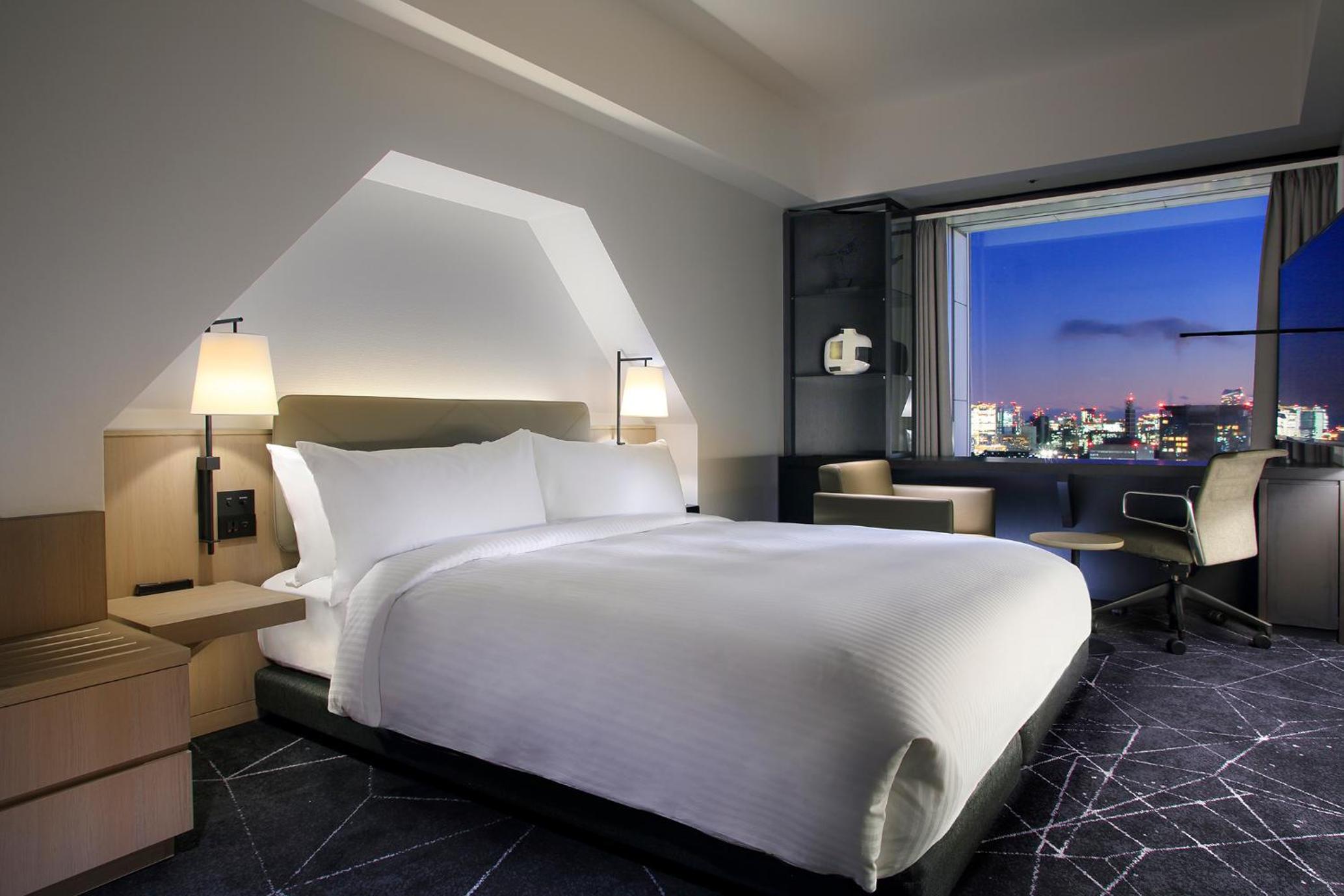 35th-38th Floor Premium Room Queen - Non-Smoking (with breakfast / Additional breakfast fee will be charged for children under 6 y/o)