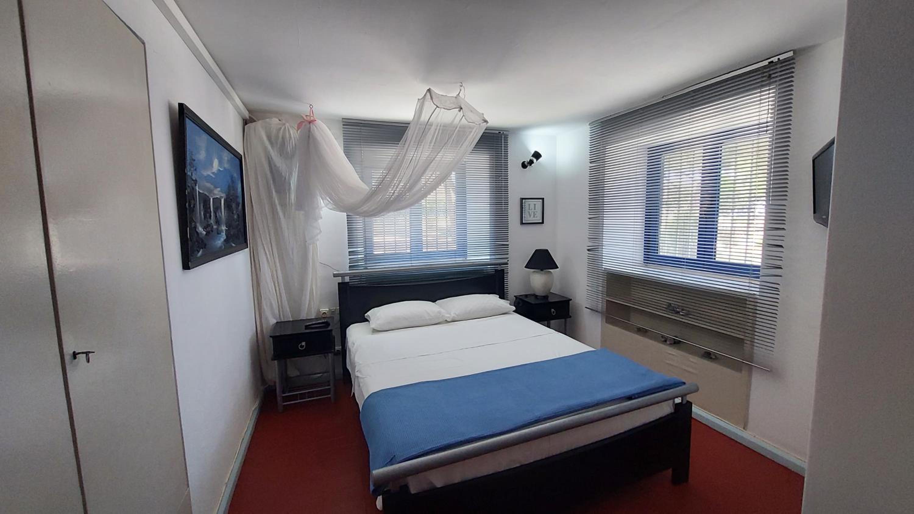 Three-Bedroom Townhouse - Photo 37