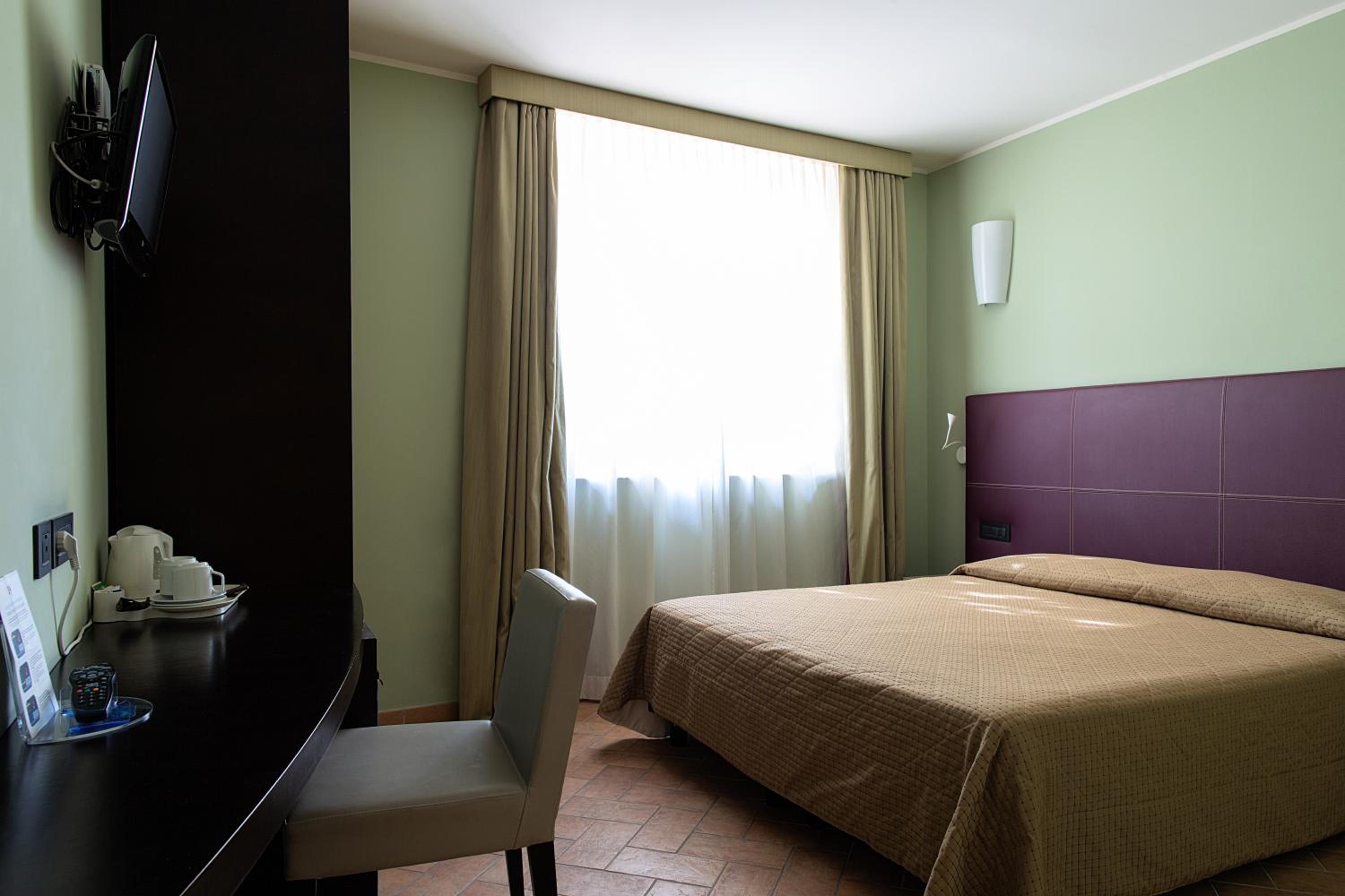Double or Twin Room - Photo 6