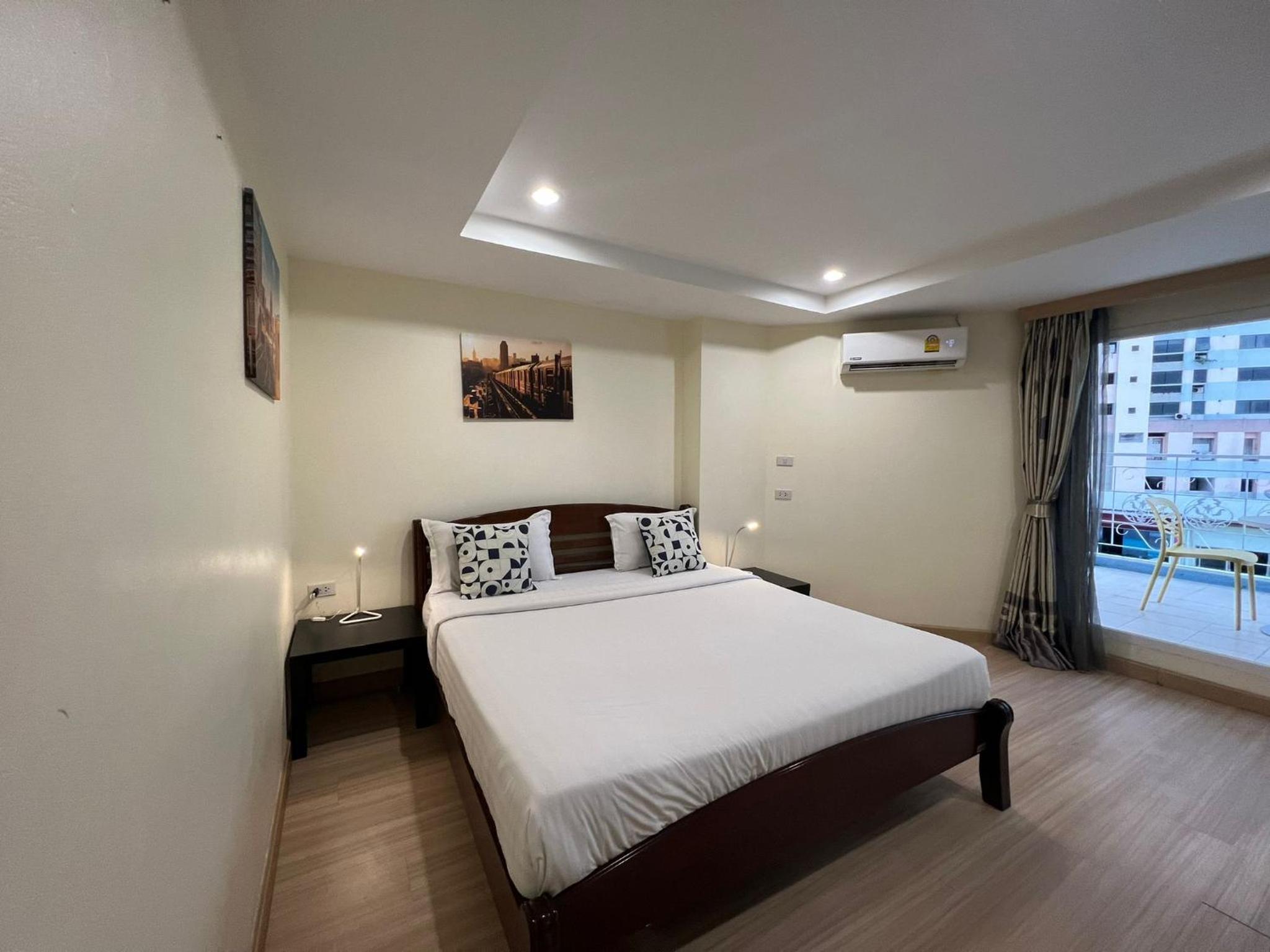 Deluxe Double Room with Balcony photo 1