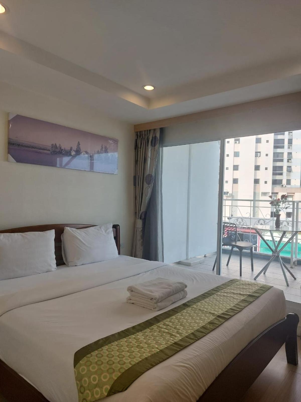 King Room with Balcony photo 1