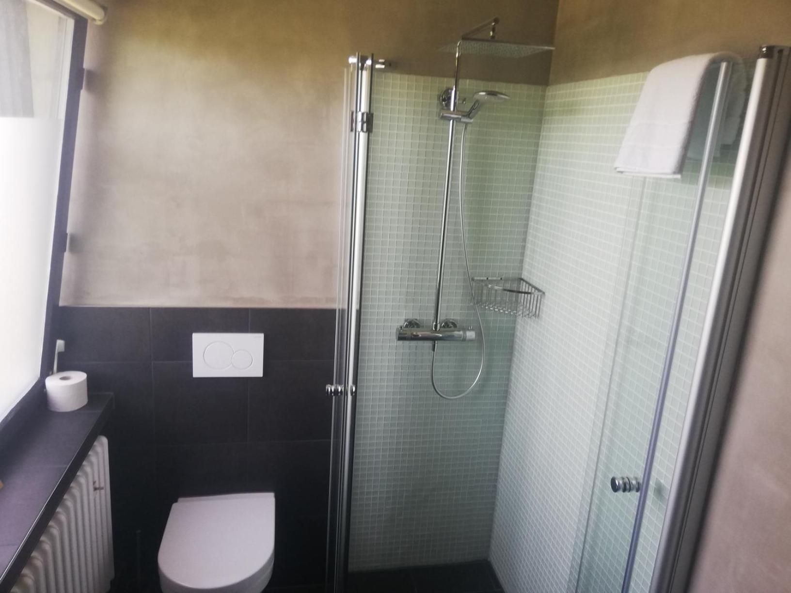 Standard Double Room - Photo 11