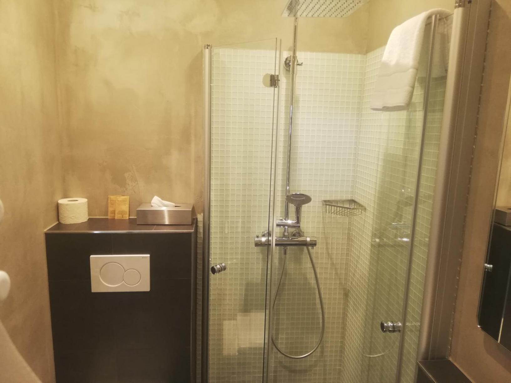 Deluxe Double Room - Photo 19