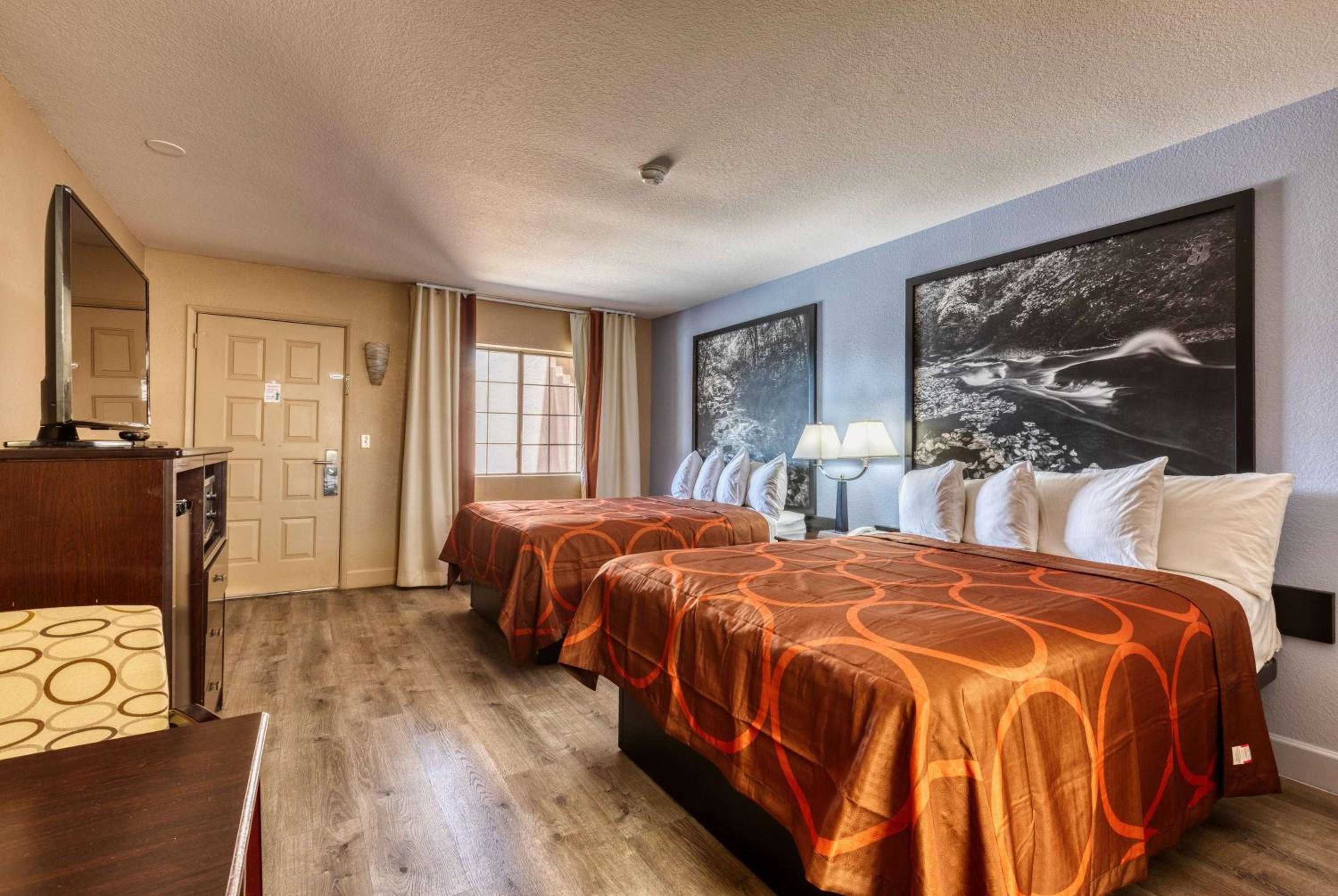 Queen Room with Two Queen Beds - Non-Smoking - Photo 1