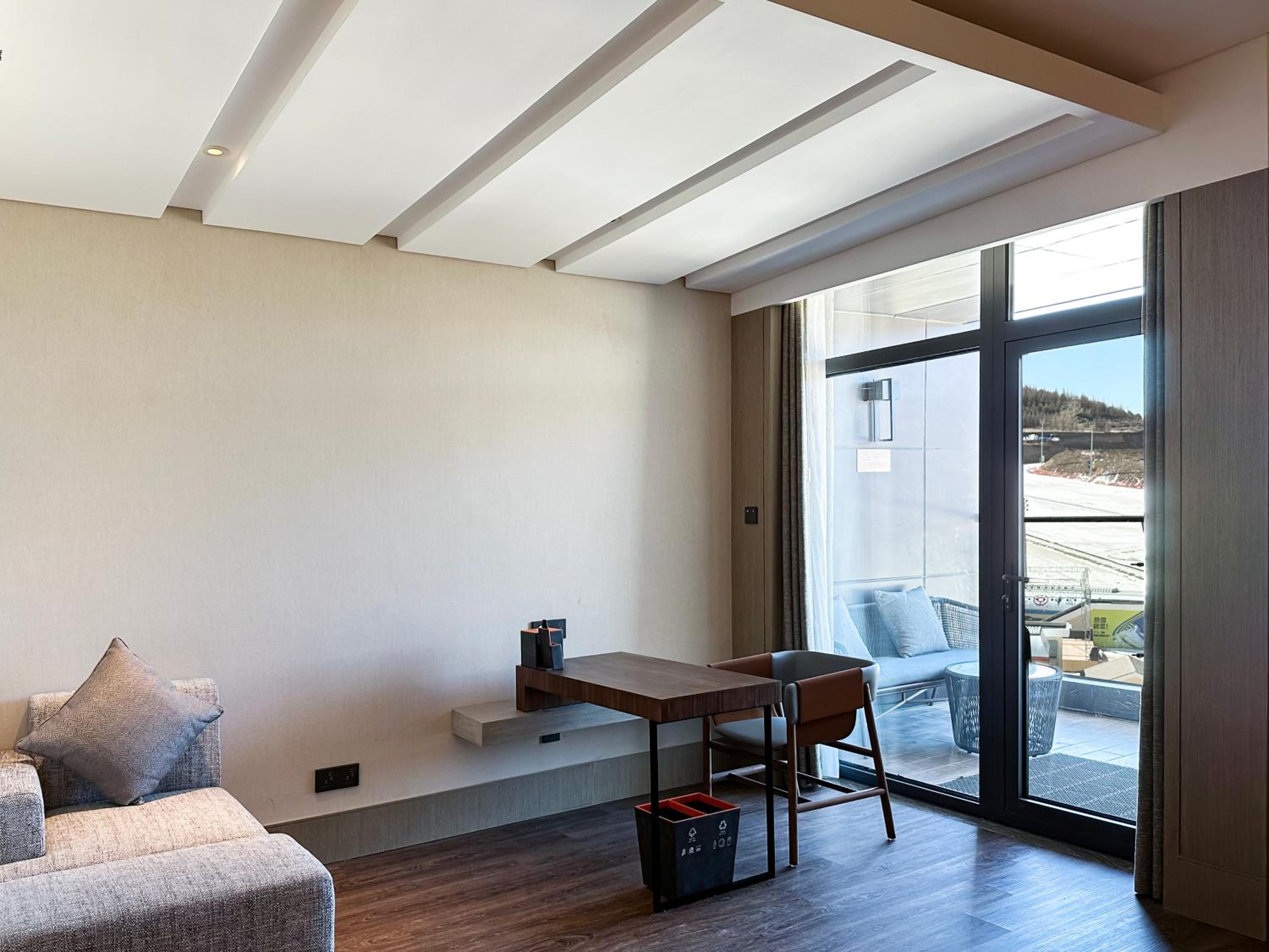 Junior King Suite photo 2