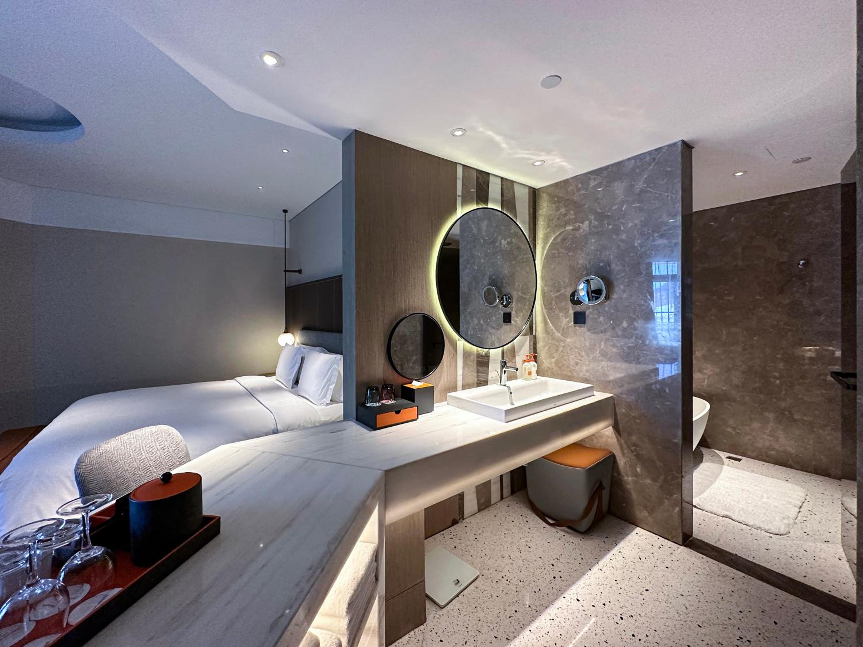 Junior King Suite photo 3