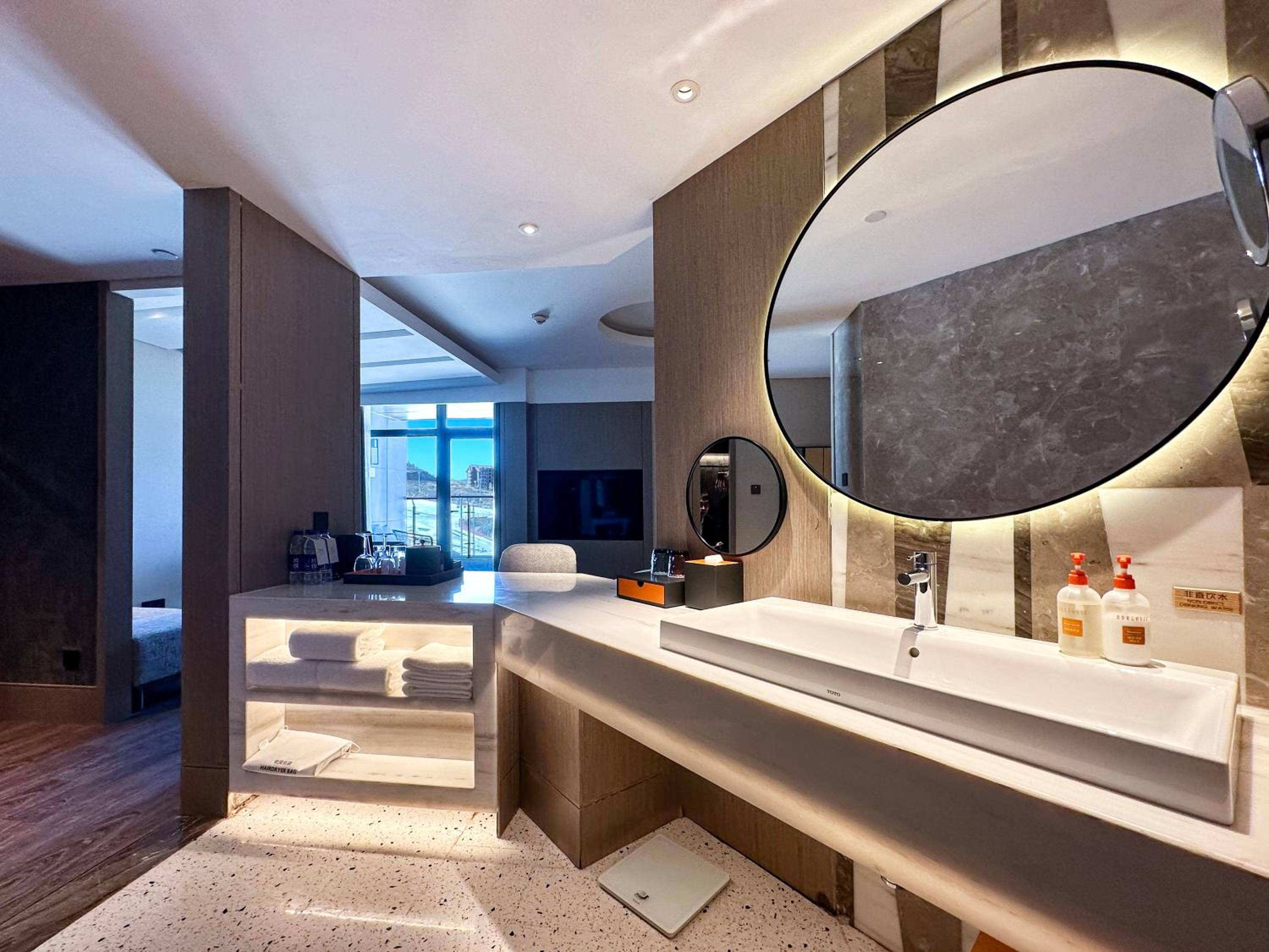 Junior King Suite