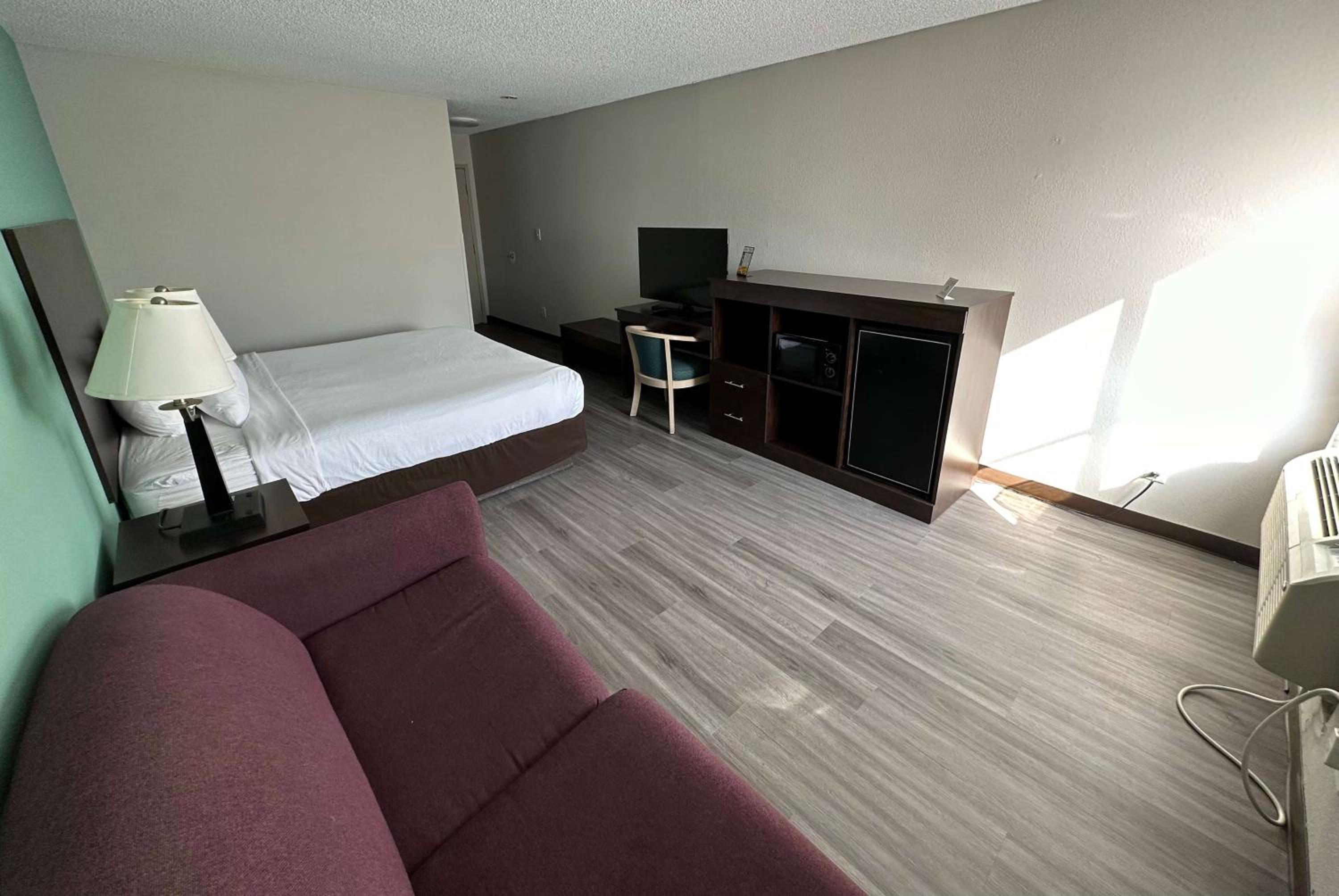 King Room - 1st Floor - Non-Smoking - Ground Floor - Photo 1