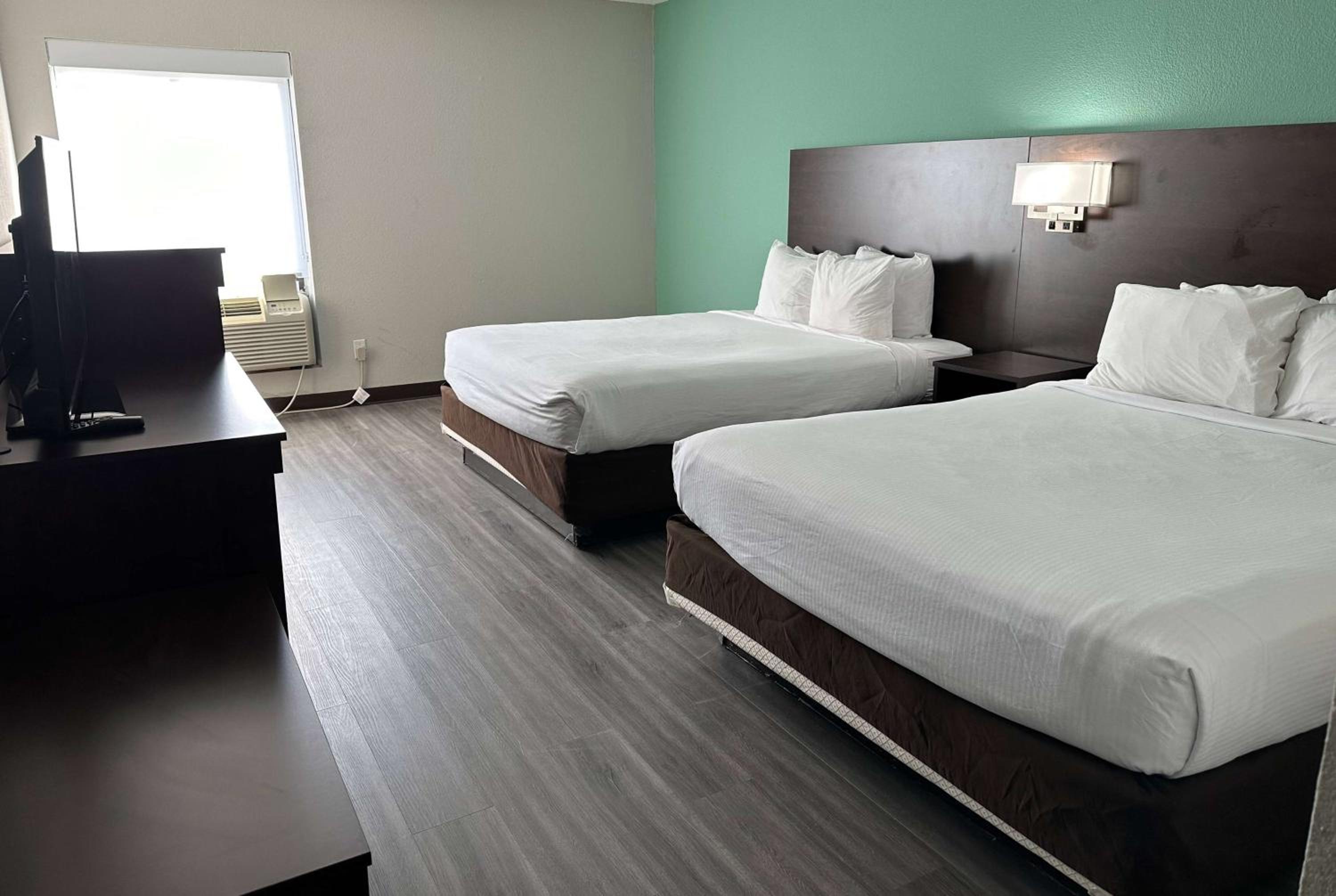 Two Queen Beds - 1st Floor - Non-Smoking - Ground Floor - Photo 2