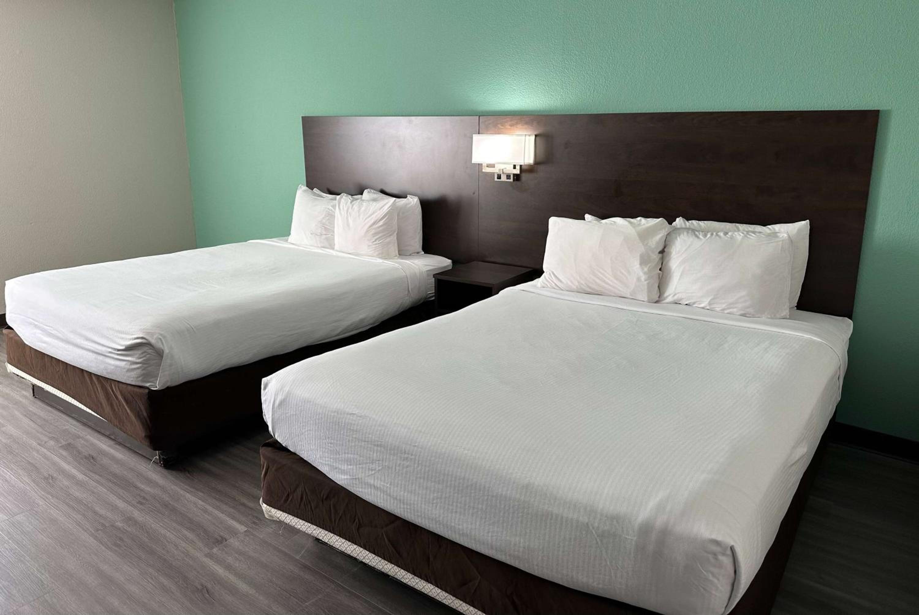 Two Queen Beds - 1st Floor - Non-Smoking - Ground Floor - Photo 3