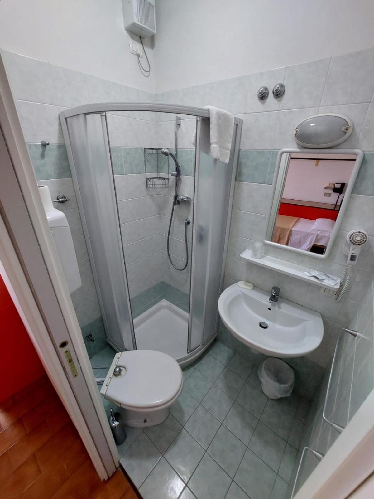 Single Room photo 3