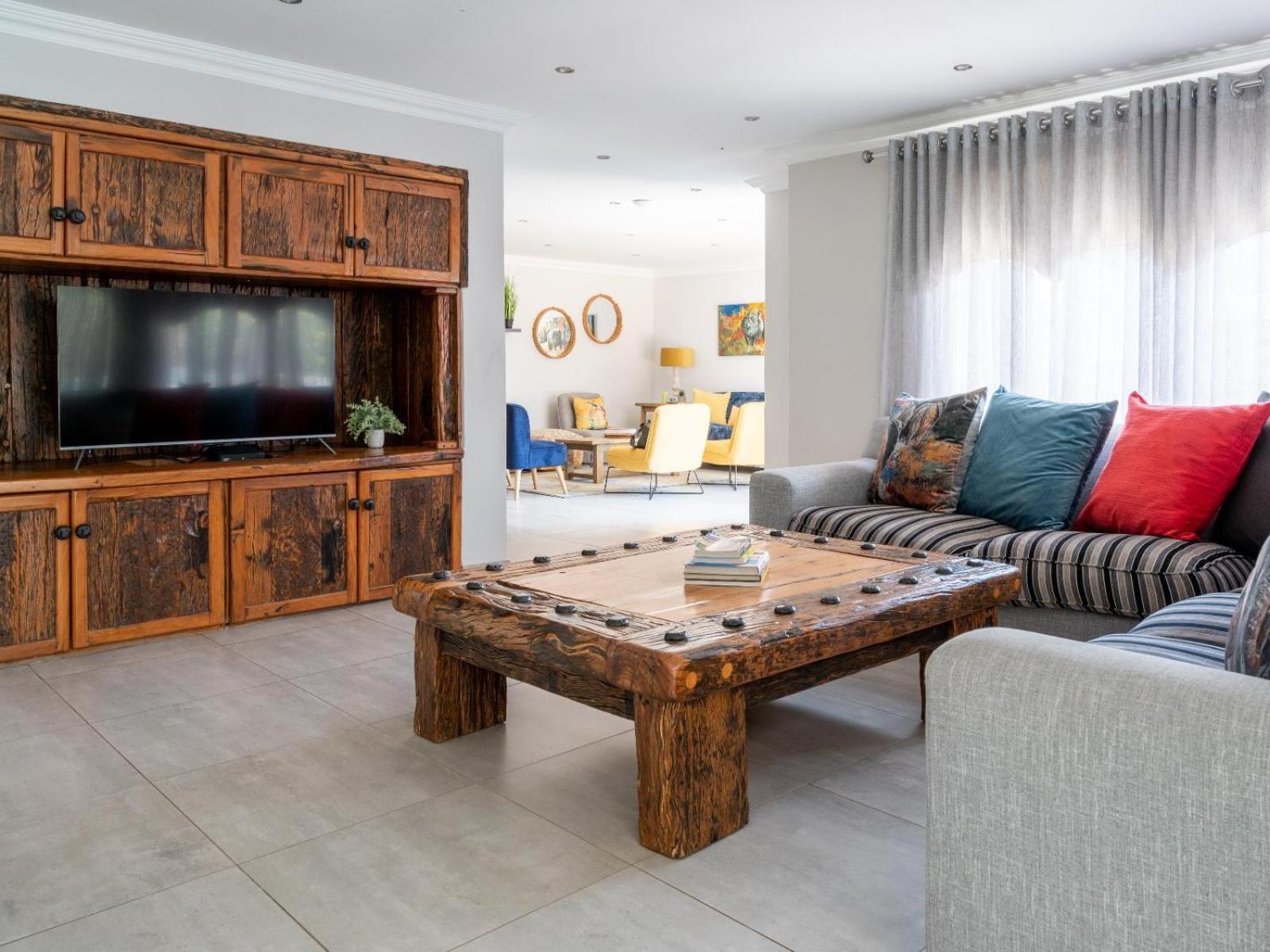 Luxury Apartment - Photo 3