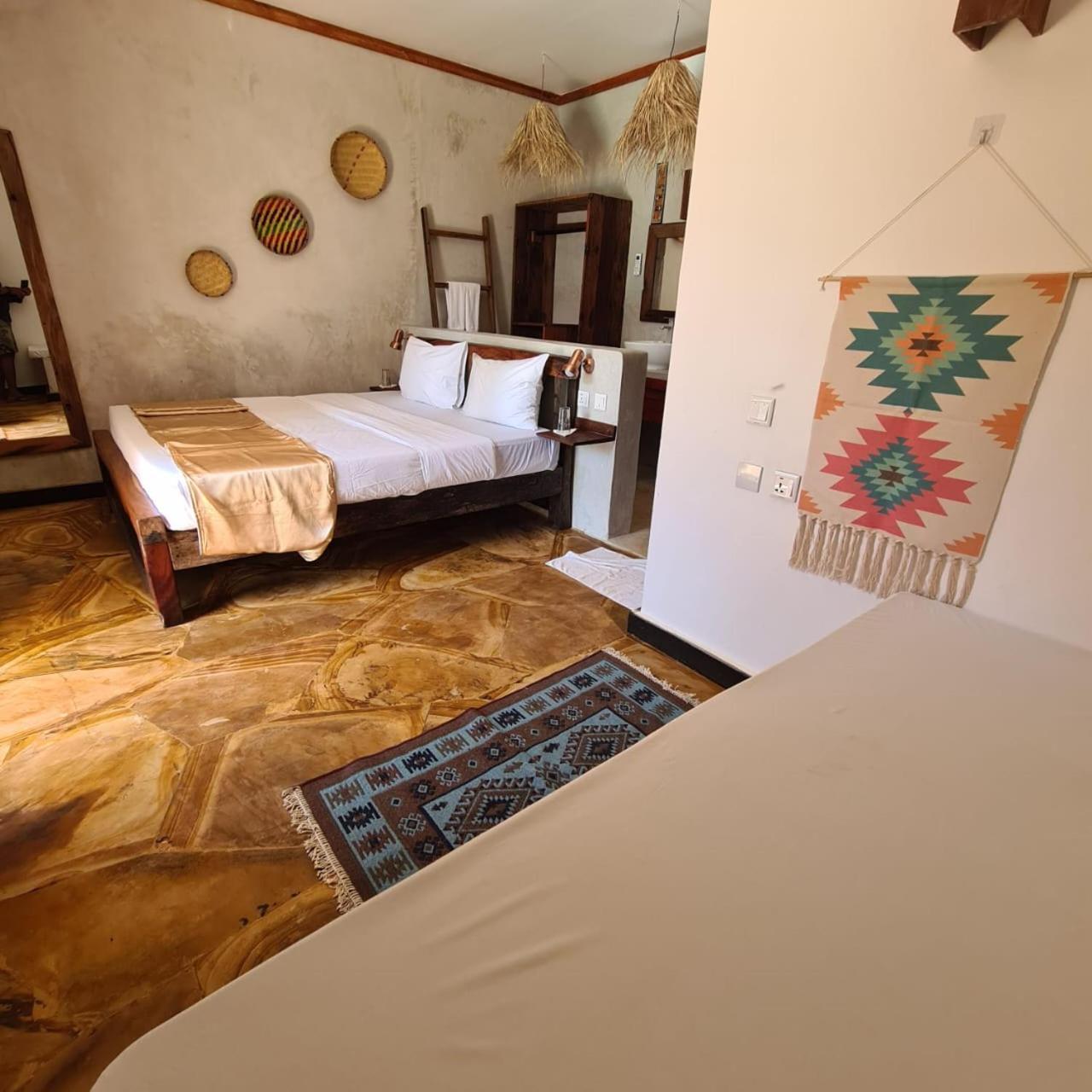 Budget Double Room - Photo 7