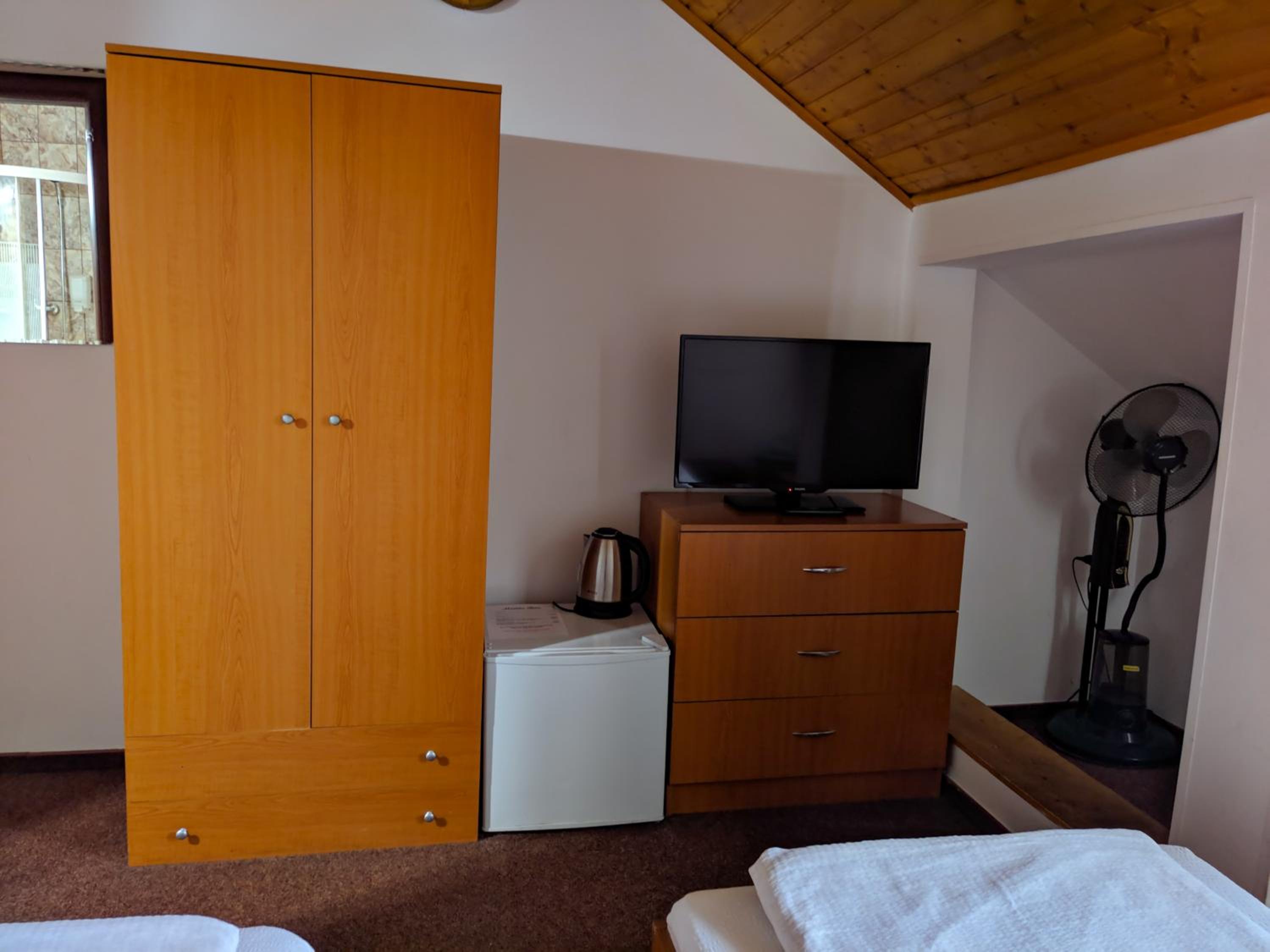 Double or Twin Room - Photo 16