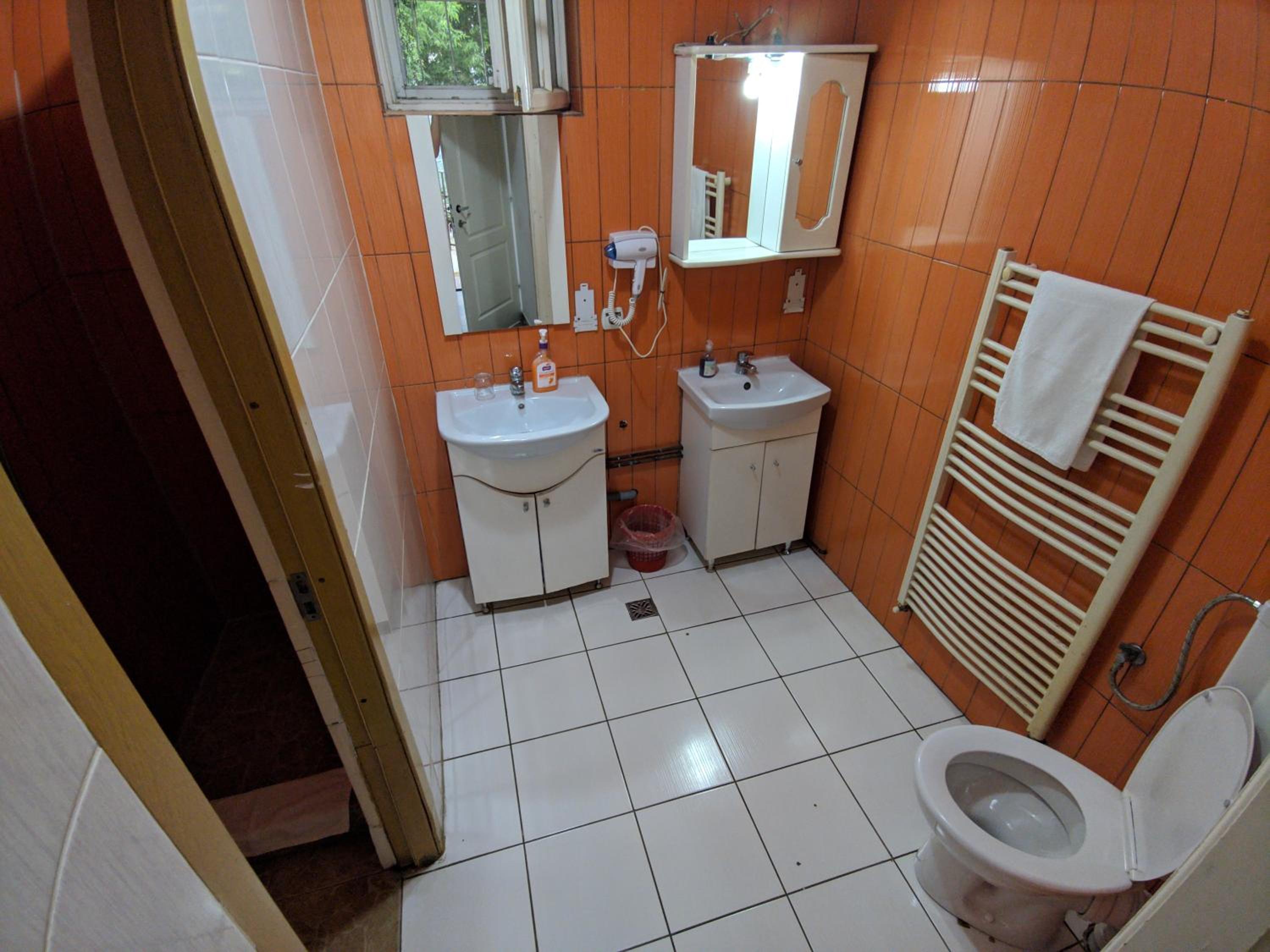 One-Bedroom Apartment - Photo 5