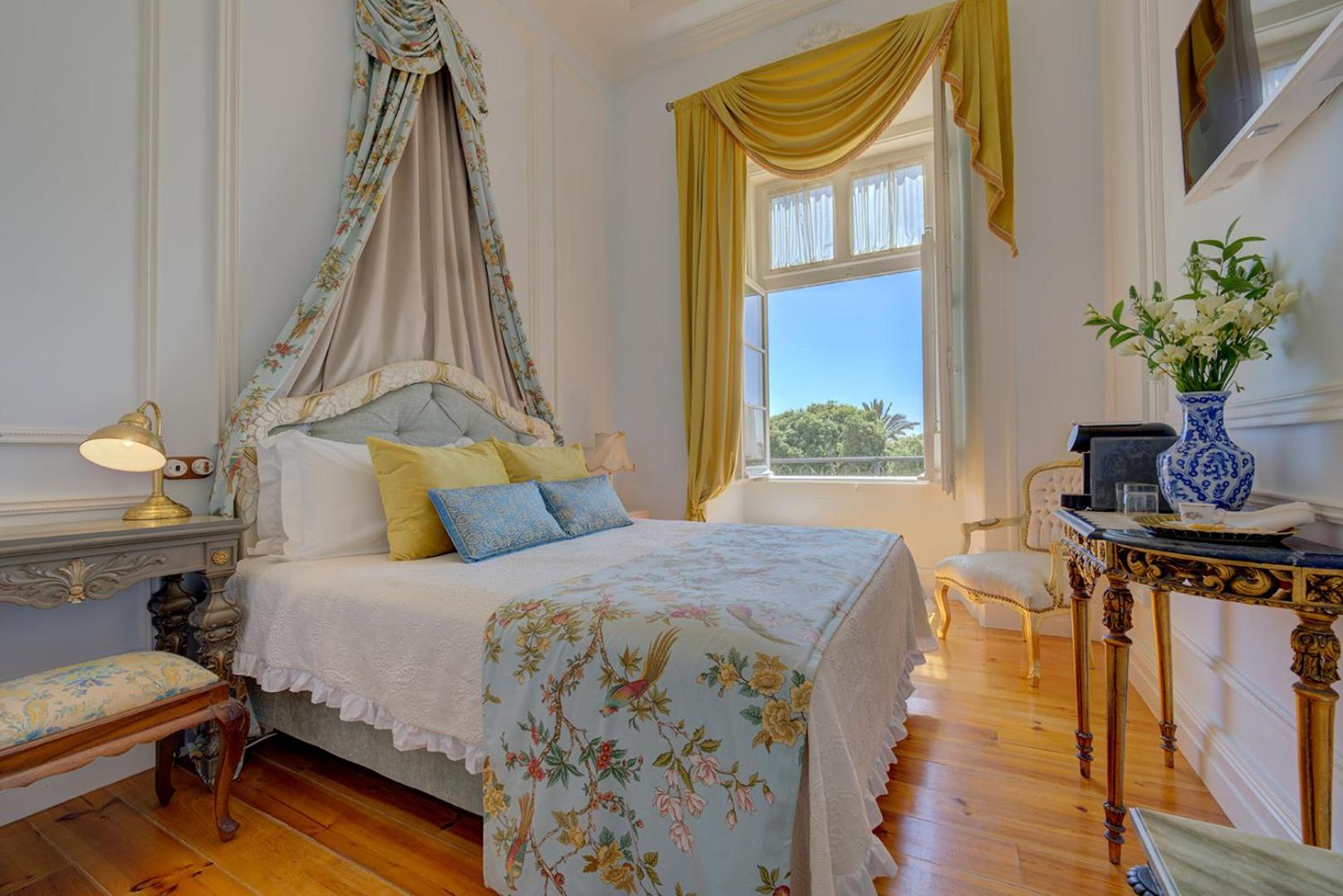 Superior Double Room with City and River View