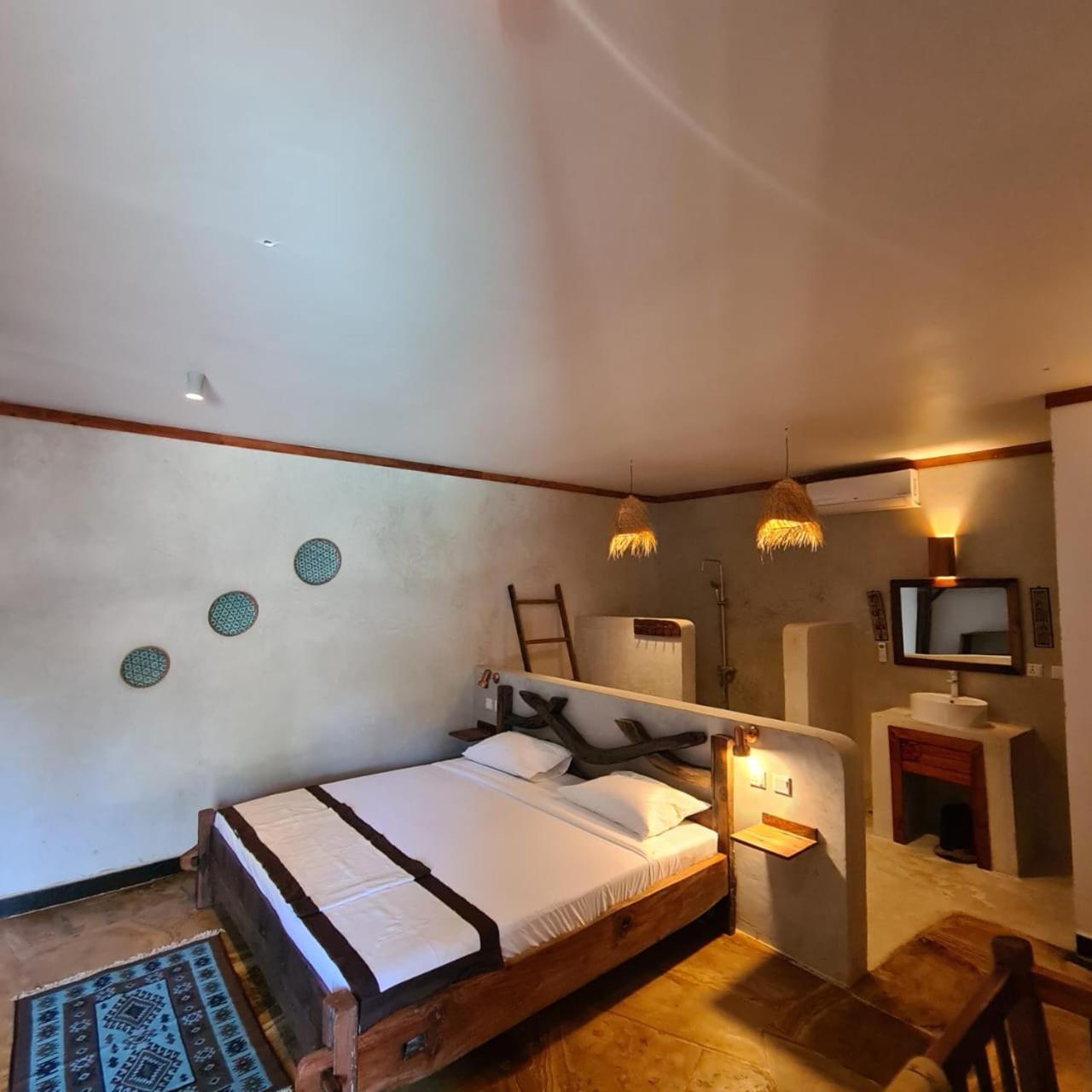 Deluxe Double Room with Balcony - Photo 2