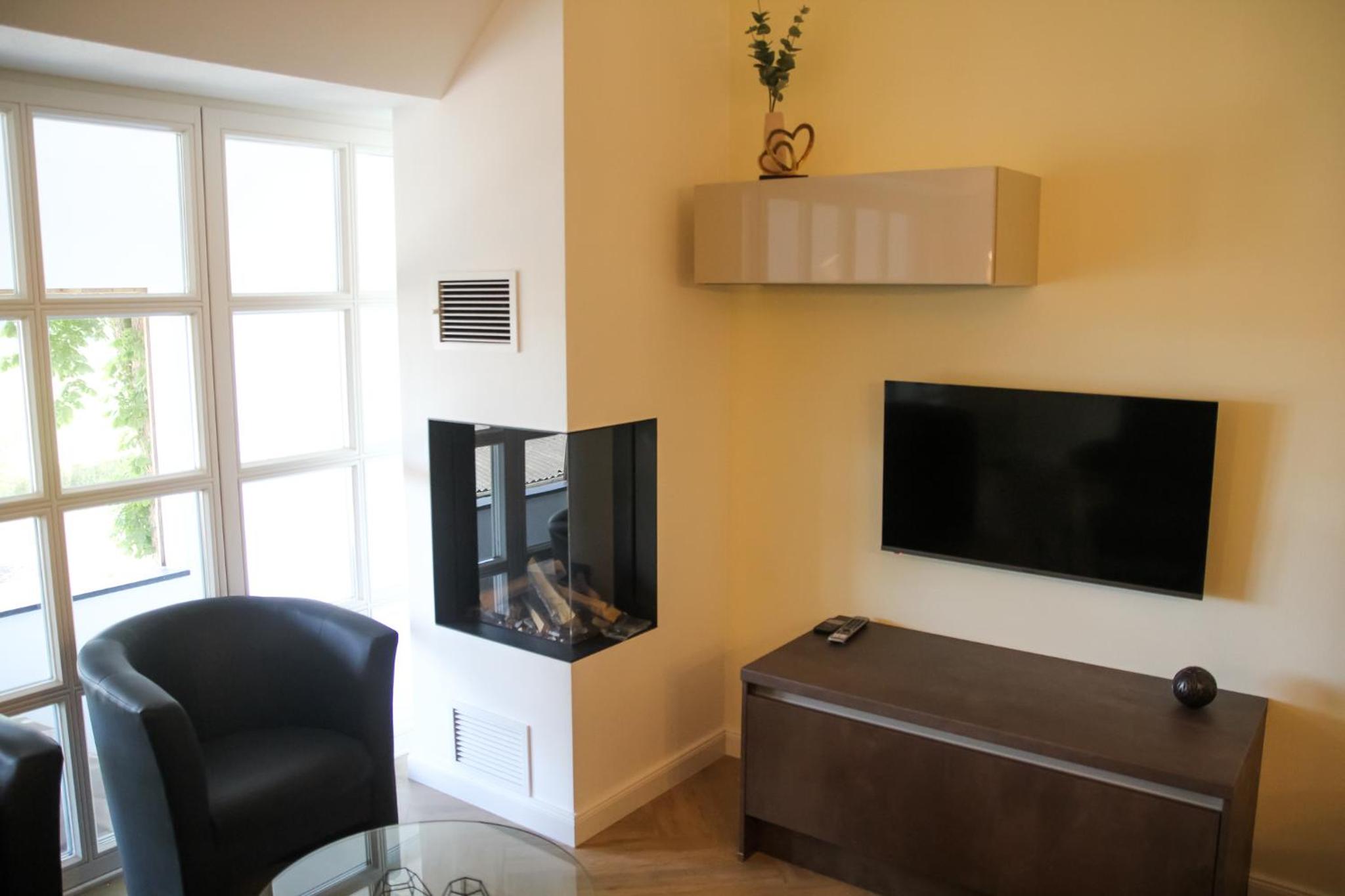Apartment with Balcony photo 2