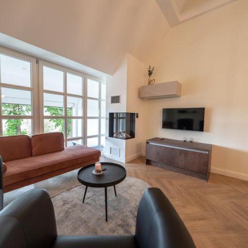 Apartment with Balcony photo 3