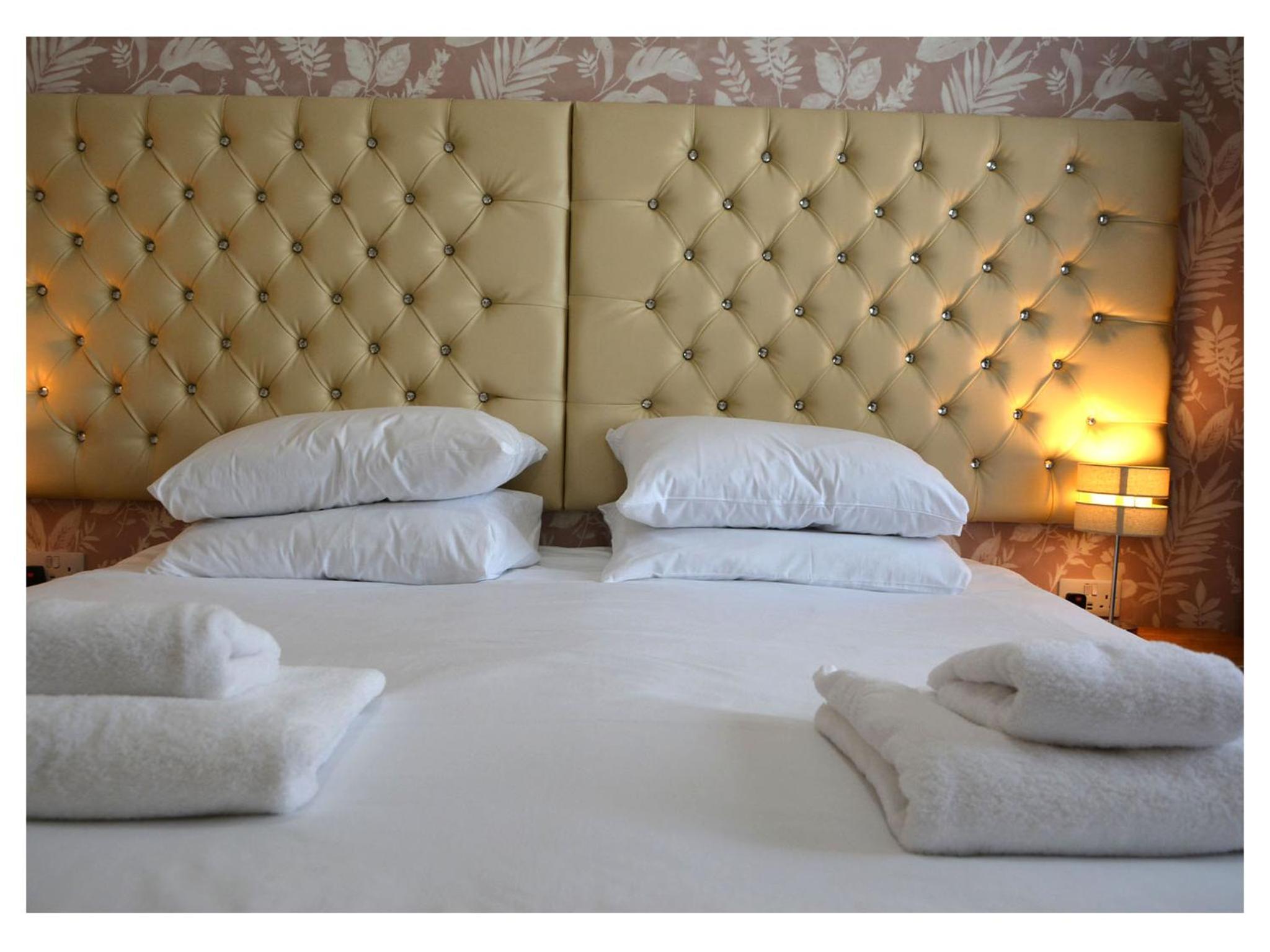 Double En-suite Twin or Single Room - Photo 16