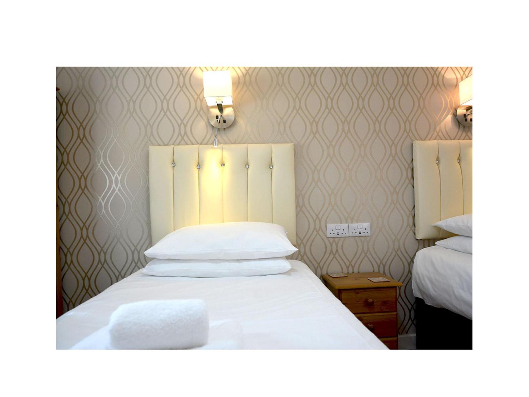 Twin Room En-Suite photo 2