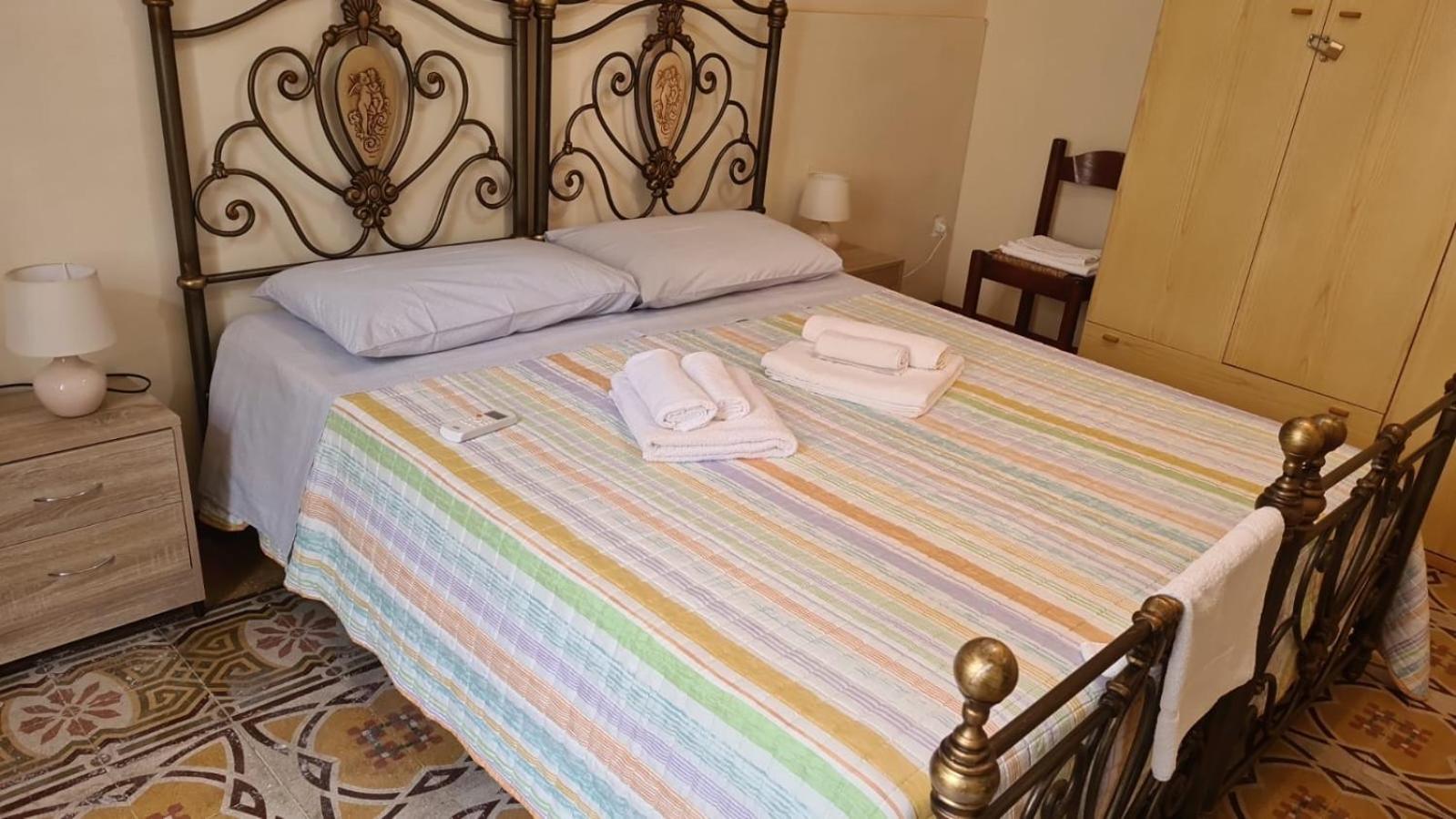 Twin Room - Photo 16