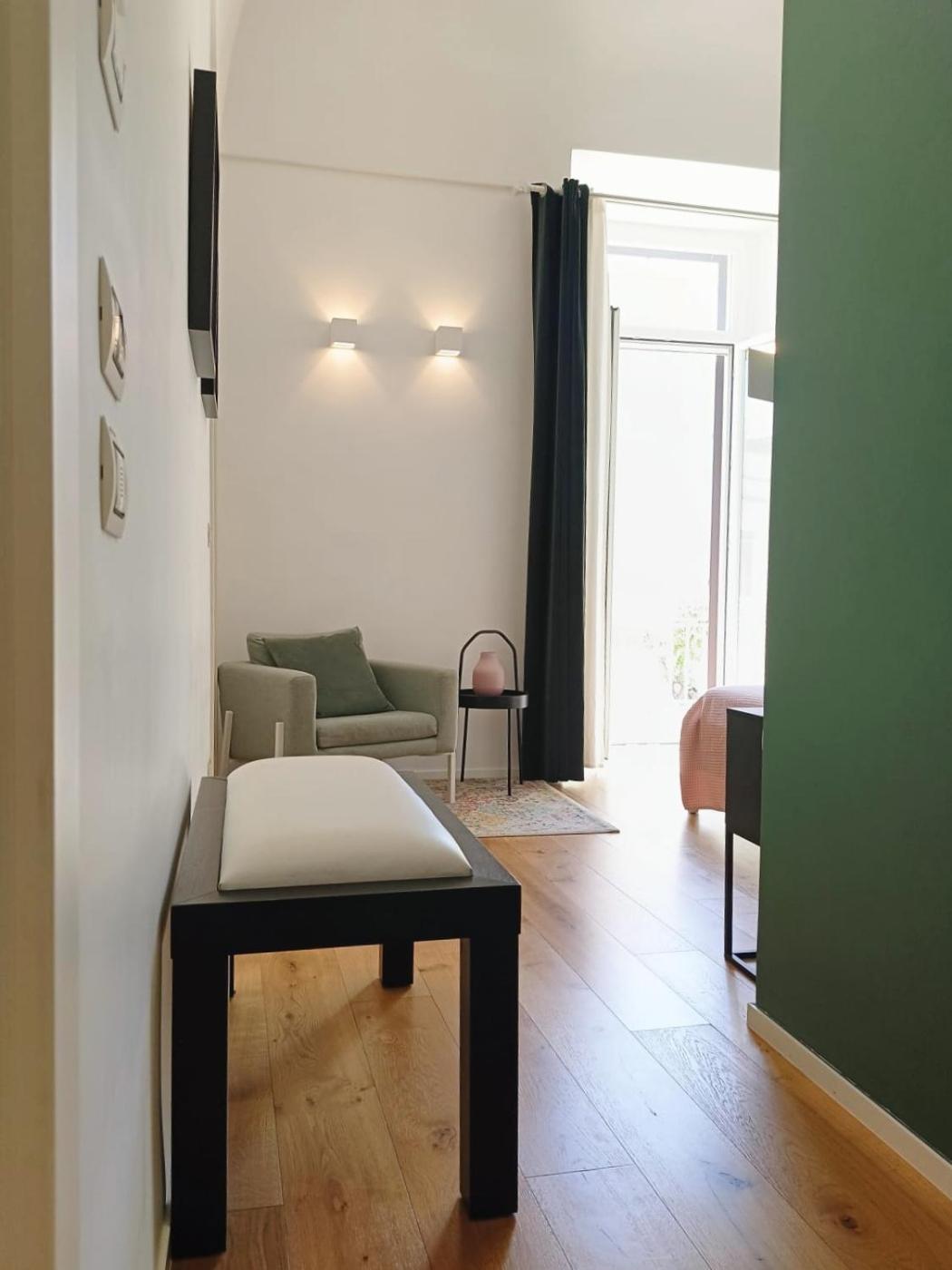 Double Room Superior with Balcony - Photo 11