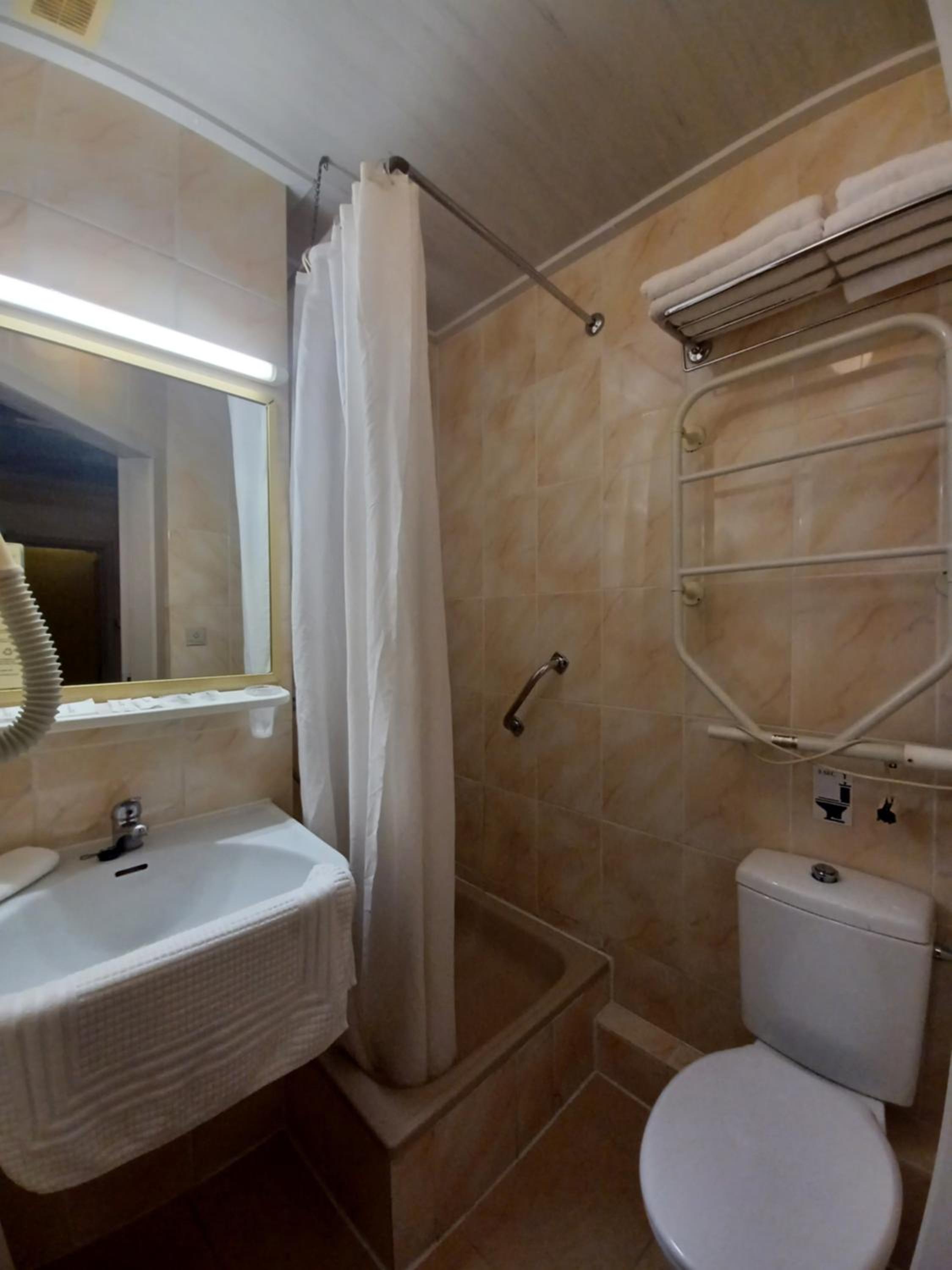 Standard Double Or Twin Room - Photo 21